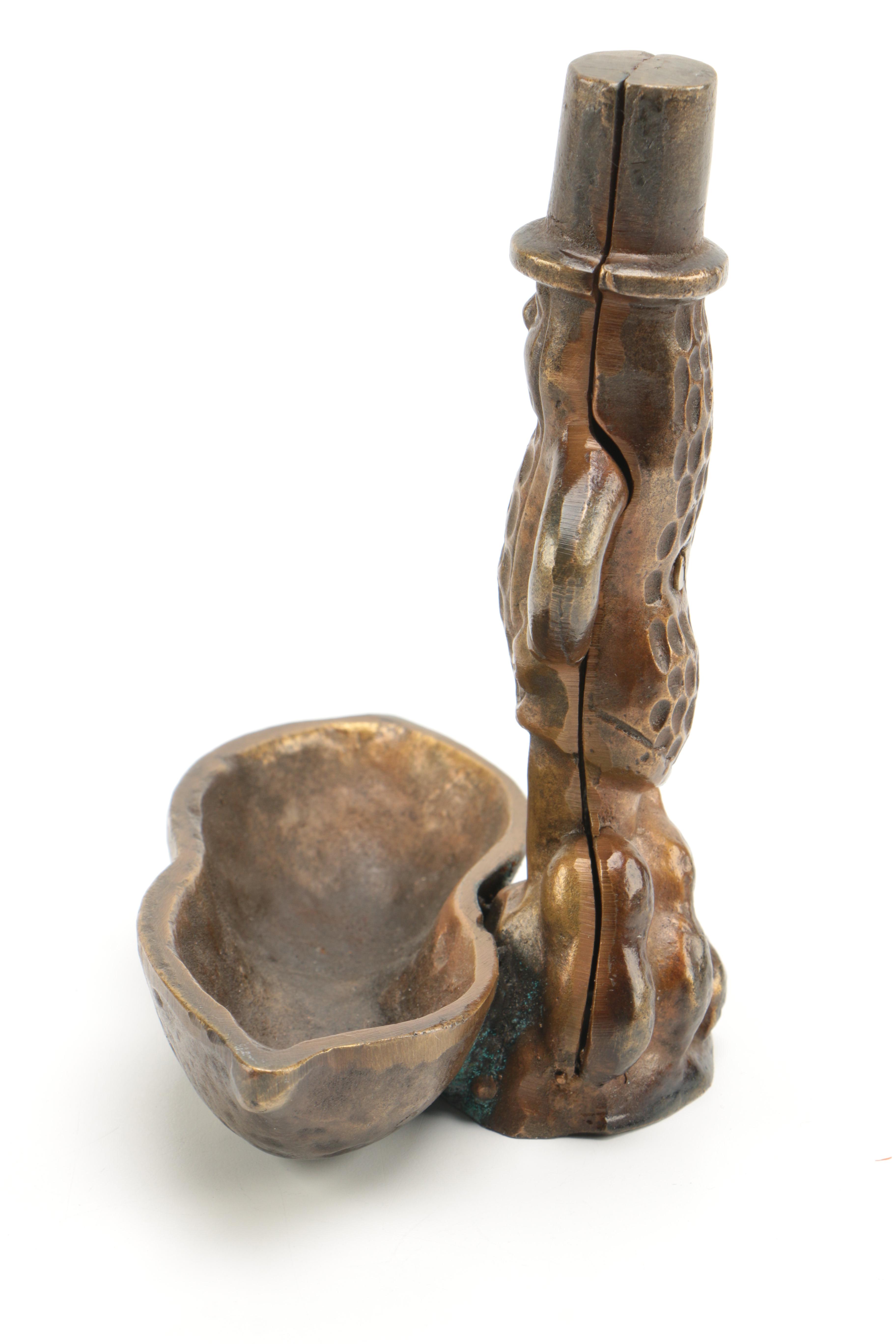 Vintage Peanut Decor Featuring Planter's Peanuts