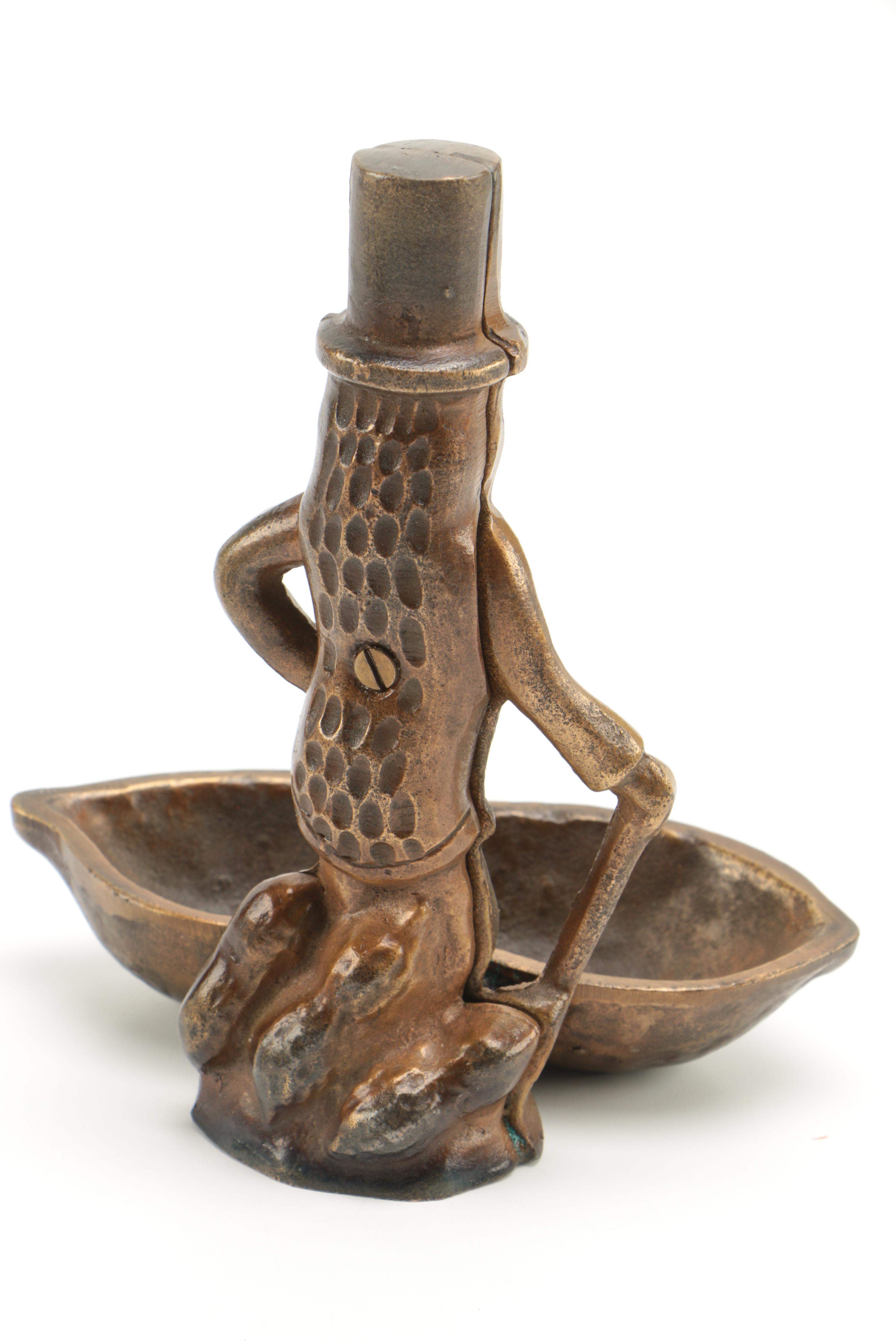 Vintage Peanut Decor Featuring Planter's Peanuts