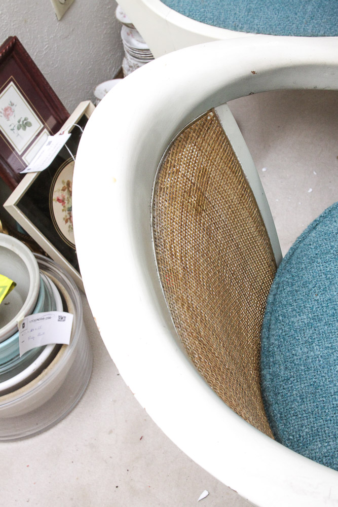 Modern Style Dining Table and Chairs