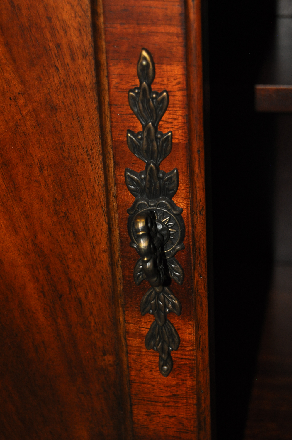 Havertys Collections Mahogany Breakfront China Cabinet