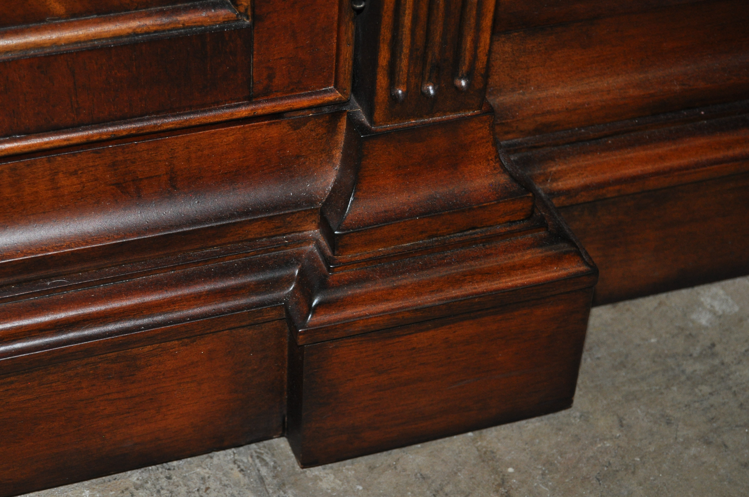 Havertys Collections Mahogany Breakfront China Cabinet