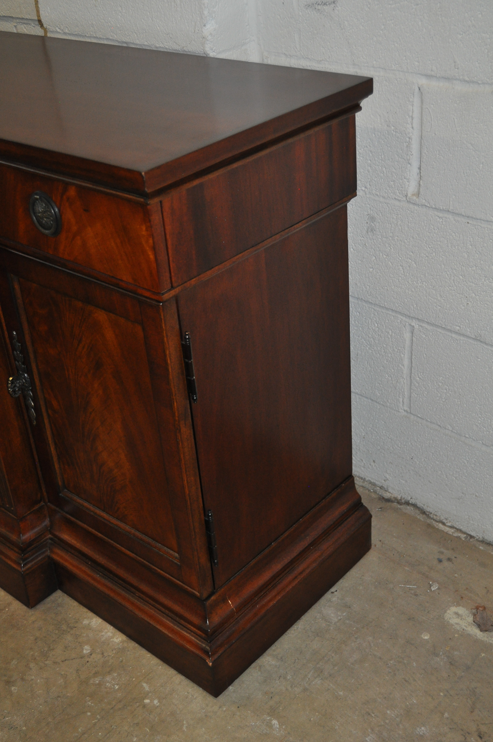 Havertys Collections Mahogany Breakfront China Cabinet