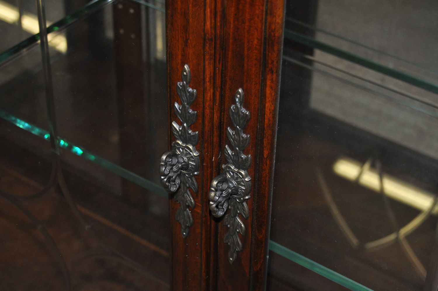 Havertys Collections Mahogany Breakfront China Cabinet