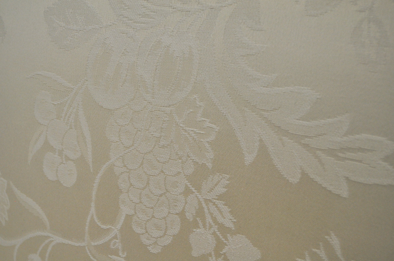 Ethan Allen Ivory "Maiden" Fruited-Vines Patterned Sofa