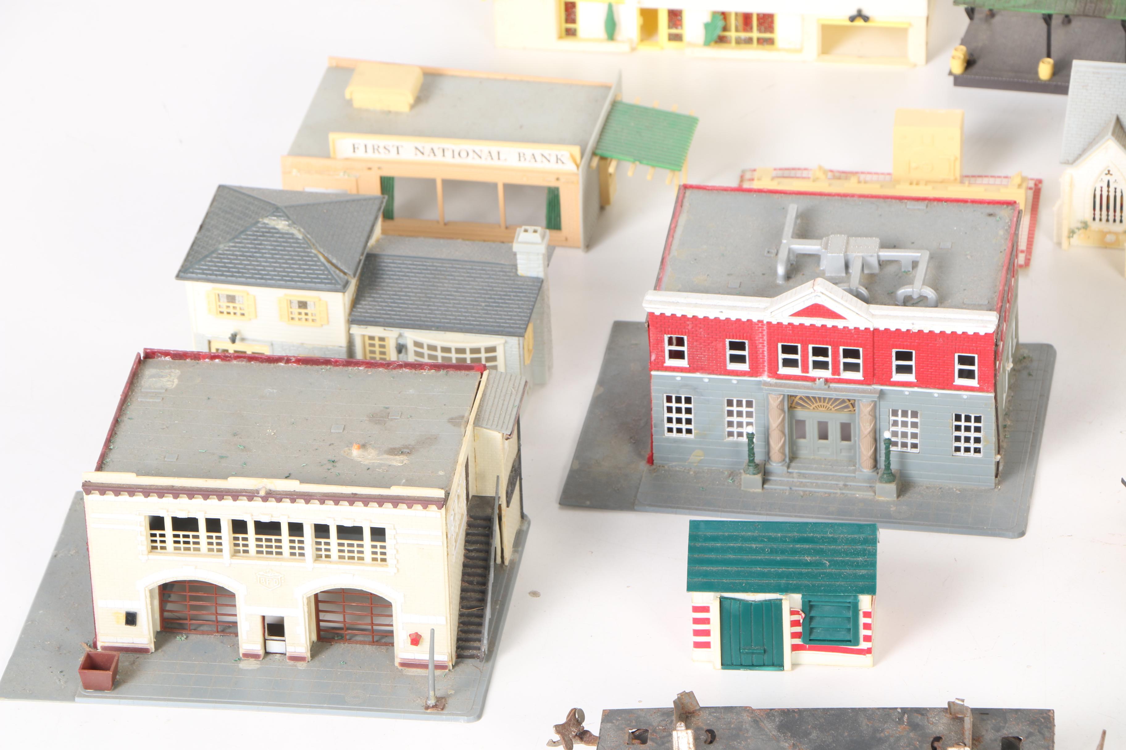 Model Train Assortment Including Lionel