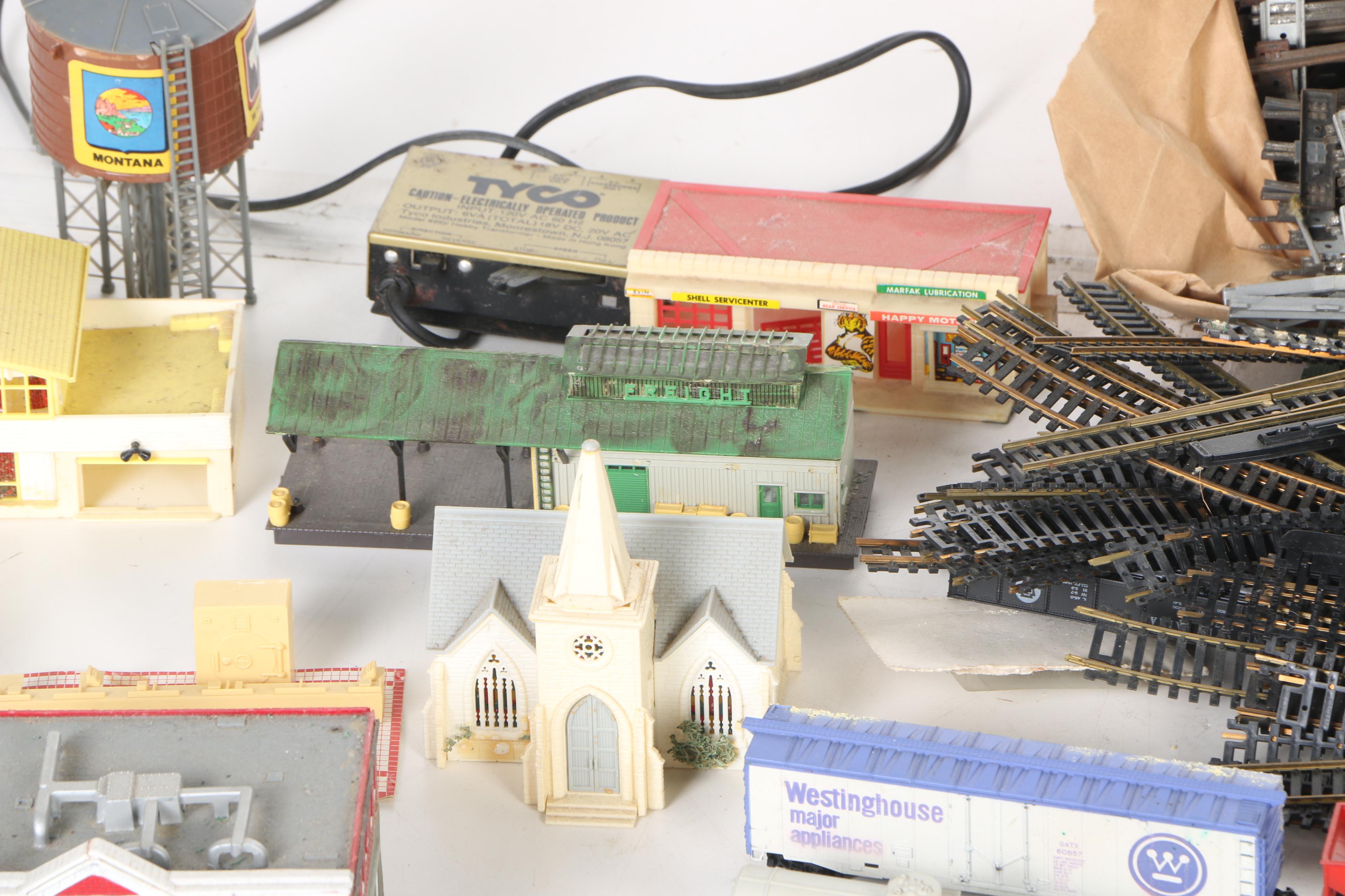 Model Train Assortment Including Lionel