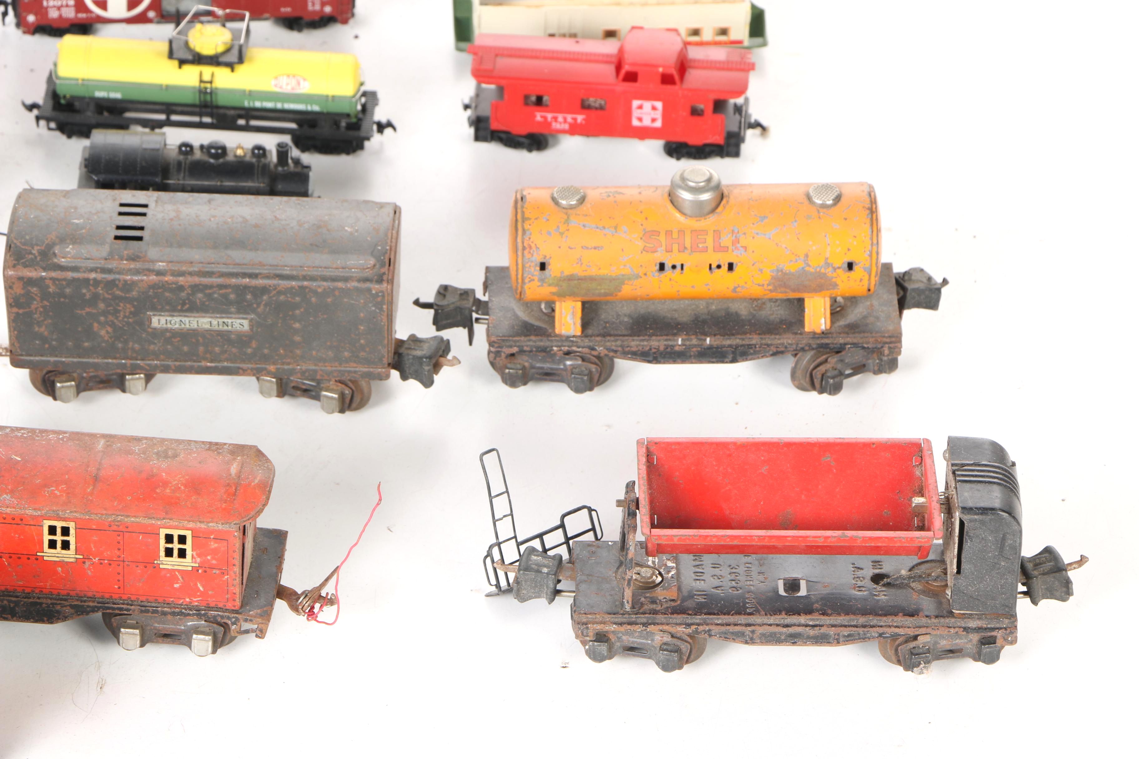 Model Train Assortment Including Lionel