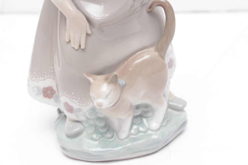 Lladró Porcelain Figurine "Little Girl with Cat"