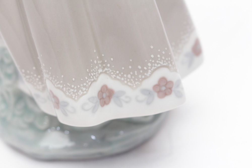 Lladró Porcelain Figurine "Little Girl with Cat"