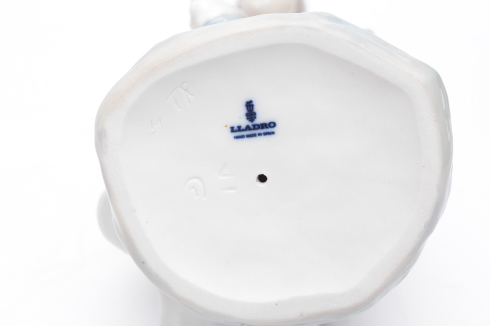 Lladró Porcelain Figurine "Little Girl with Cat"