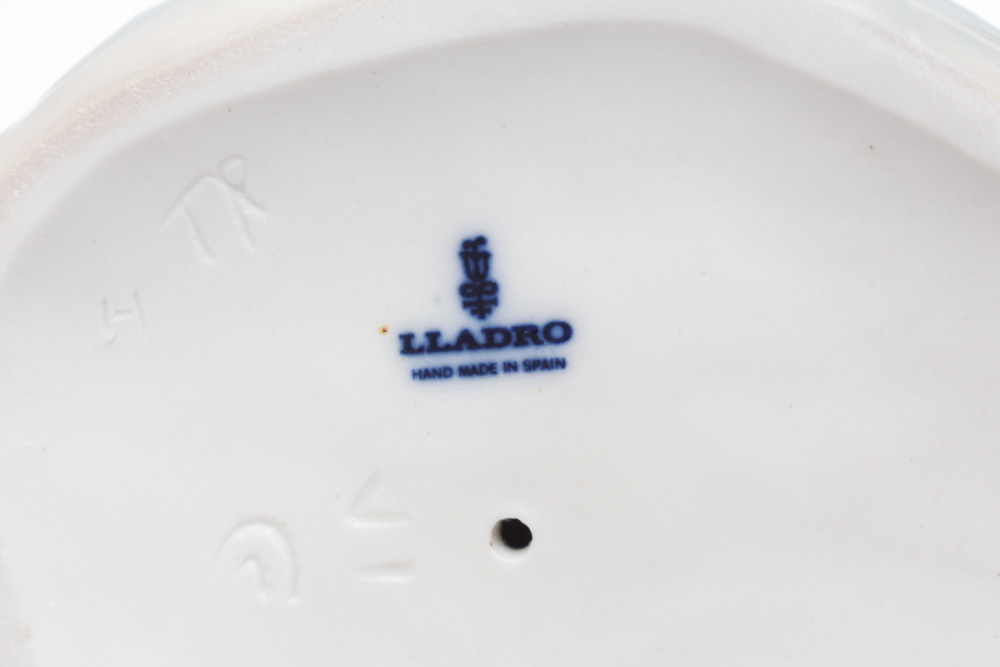 Lladró Porcelain Figurine "Little Girl with Cat"