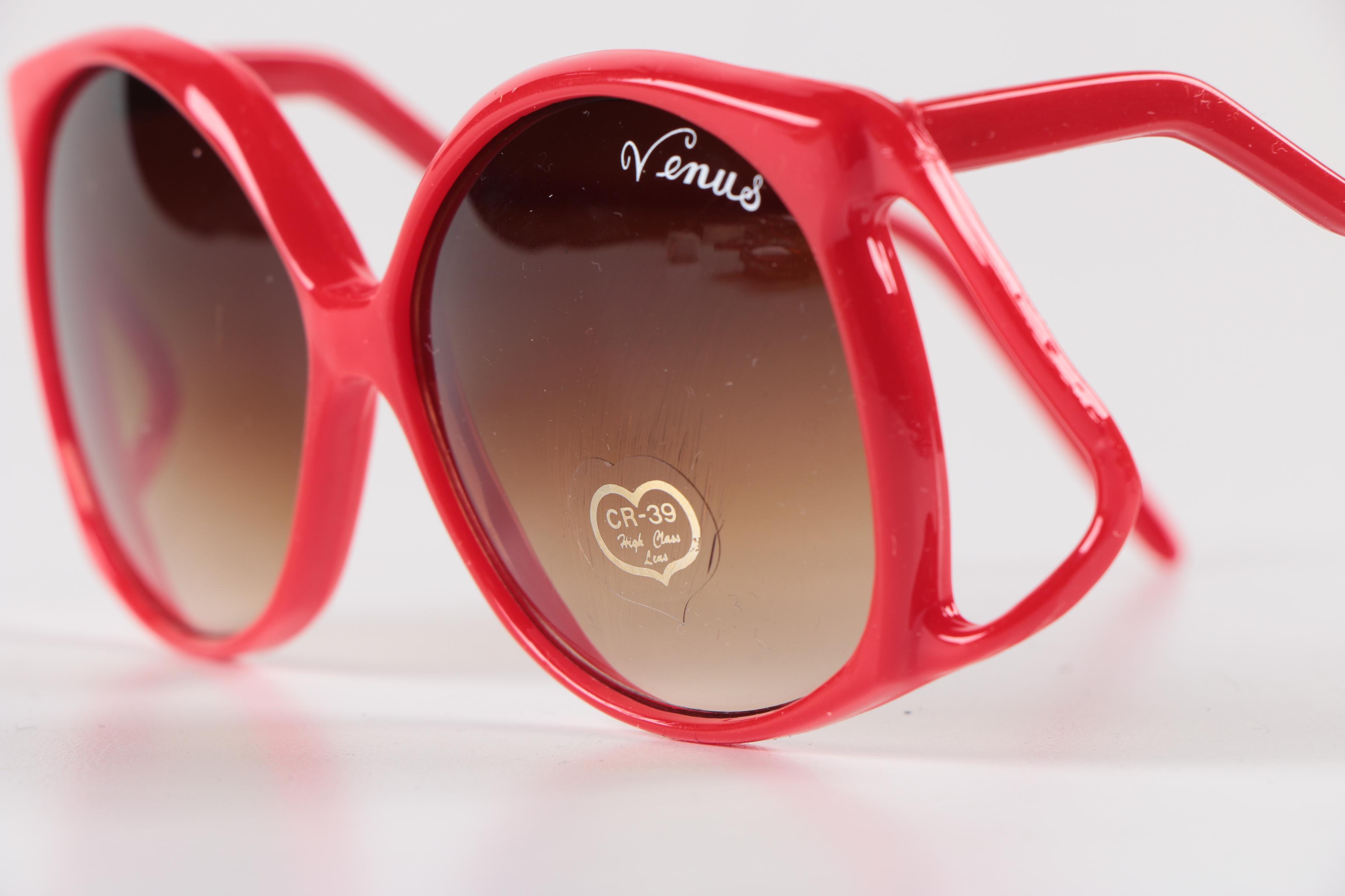 Women's Plastic Framed Sunglasses