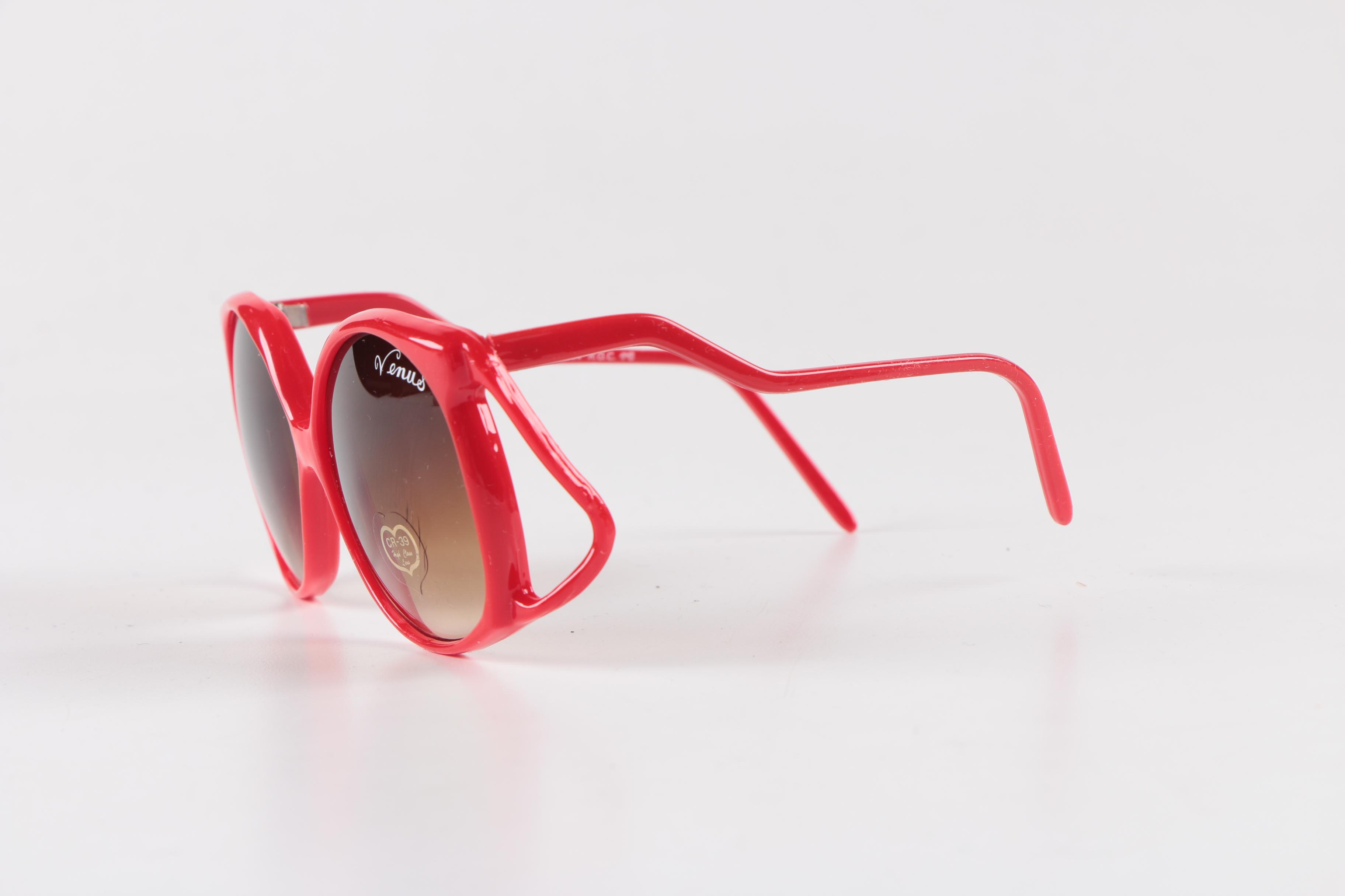 Women's Plastic Framed Sunglasses