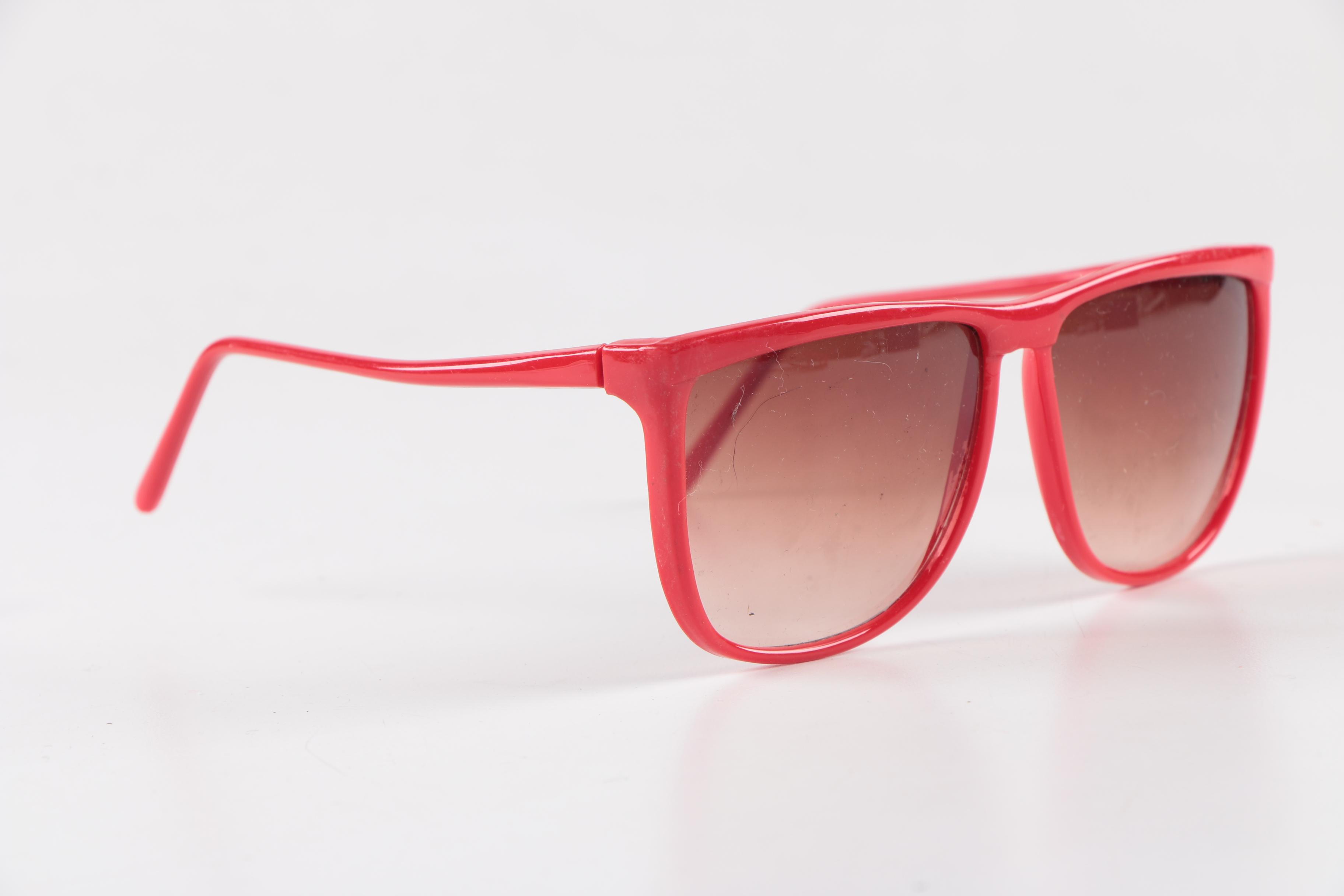 Women's Plastic Framed Sunglasses