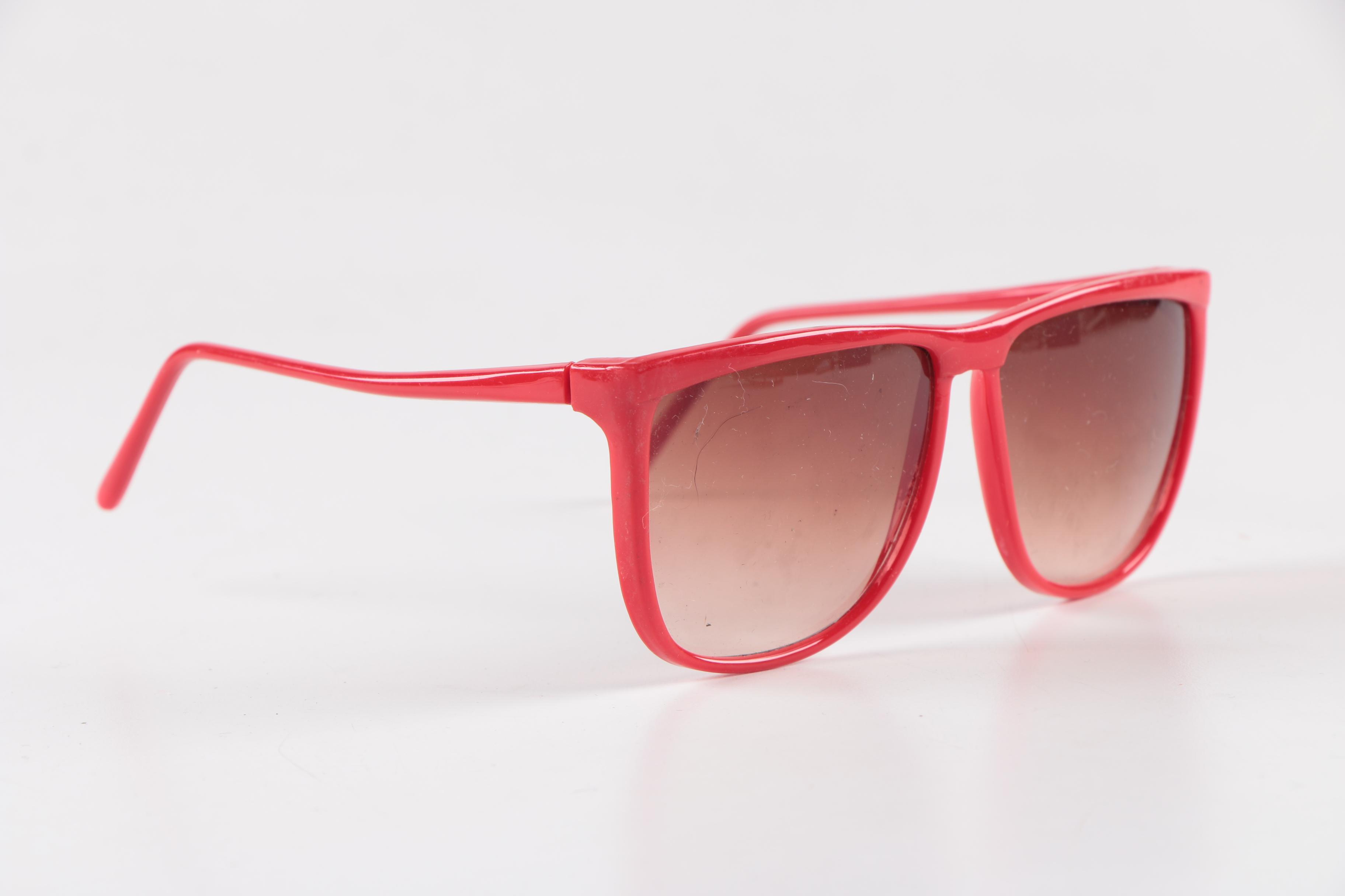 Women's Plastic Framed Sunglasses