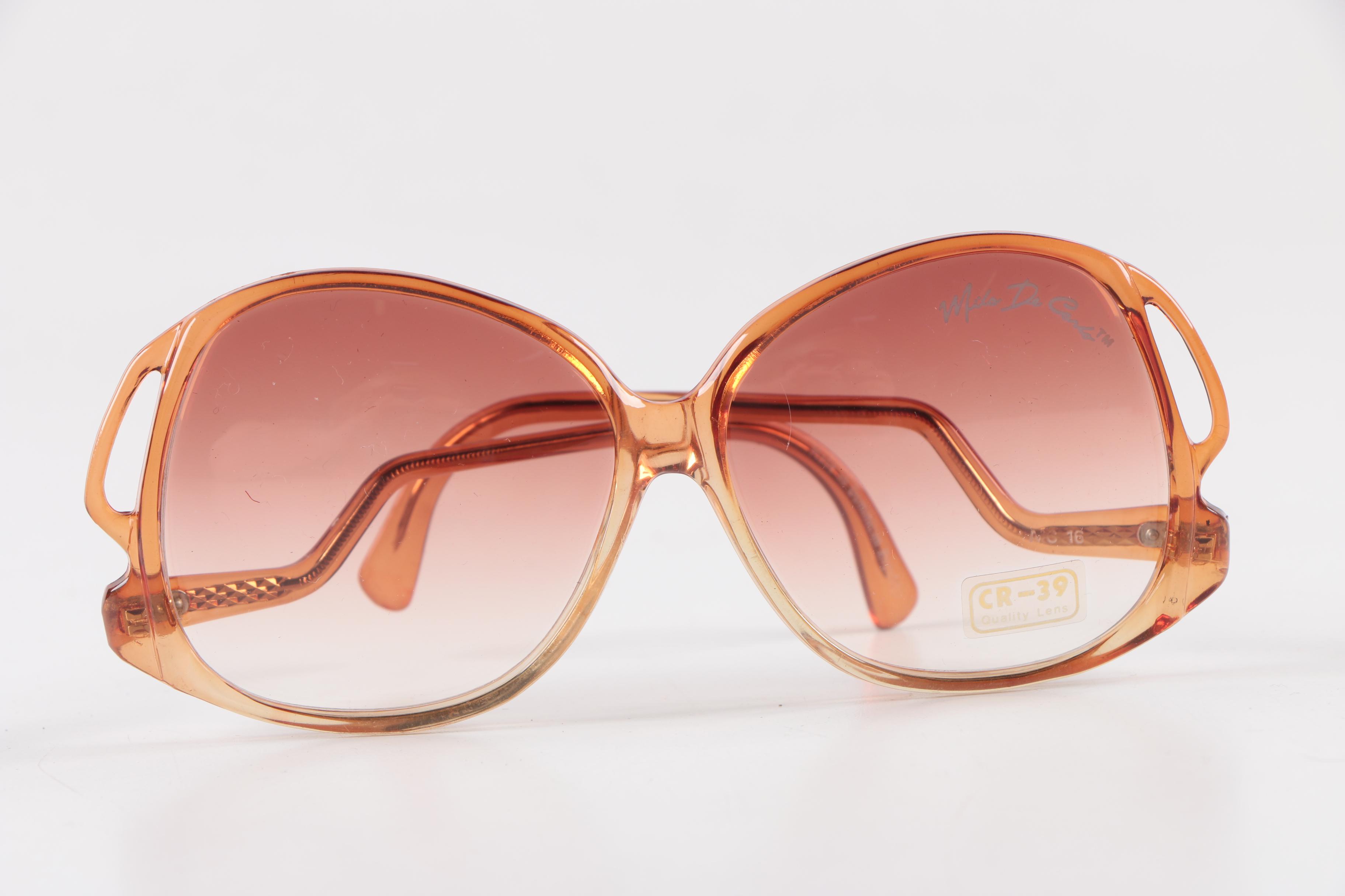 Women's Plastic Framed Sunglasses