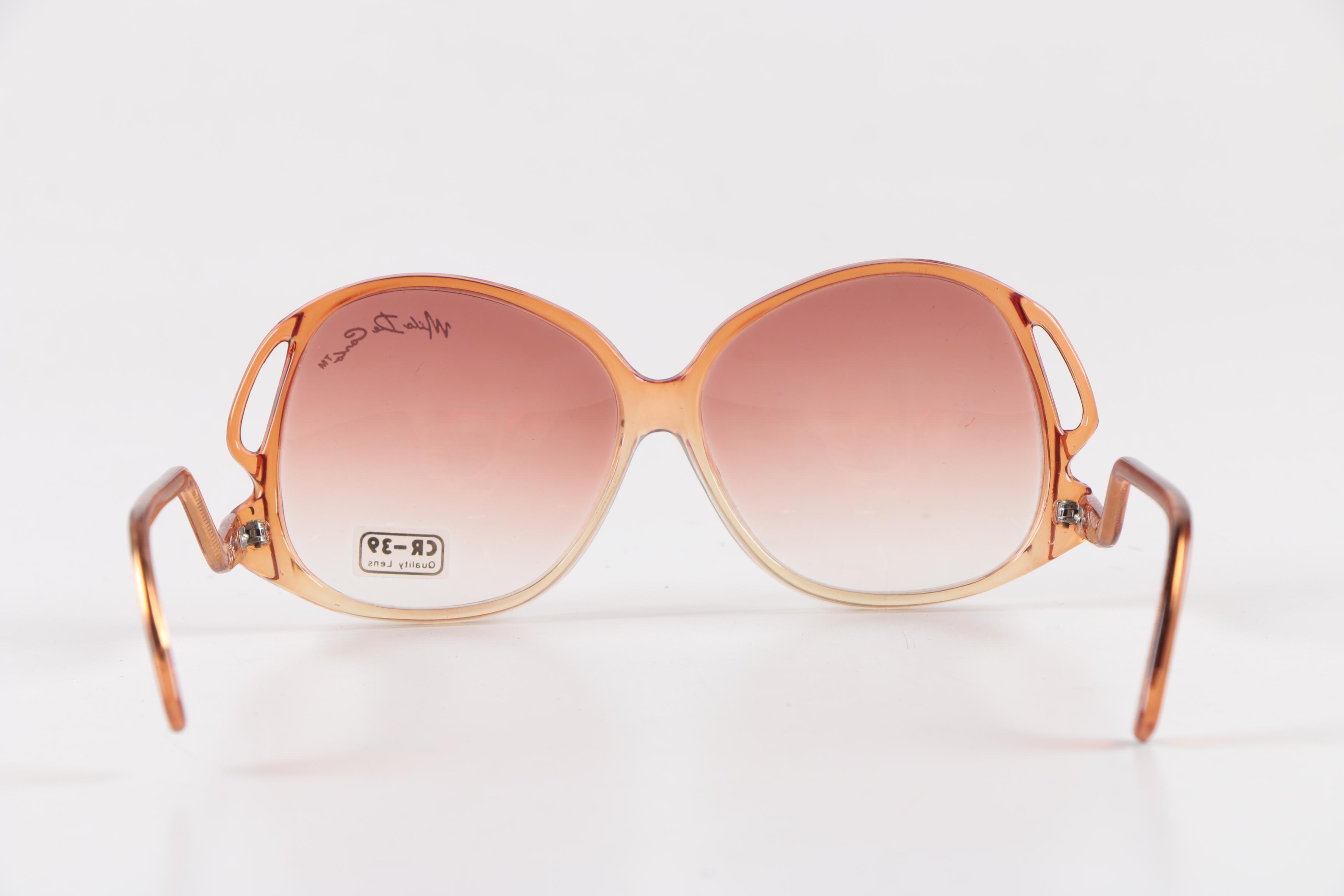 Women's Plastic Framed Sunglasses