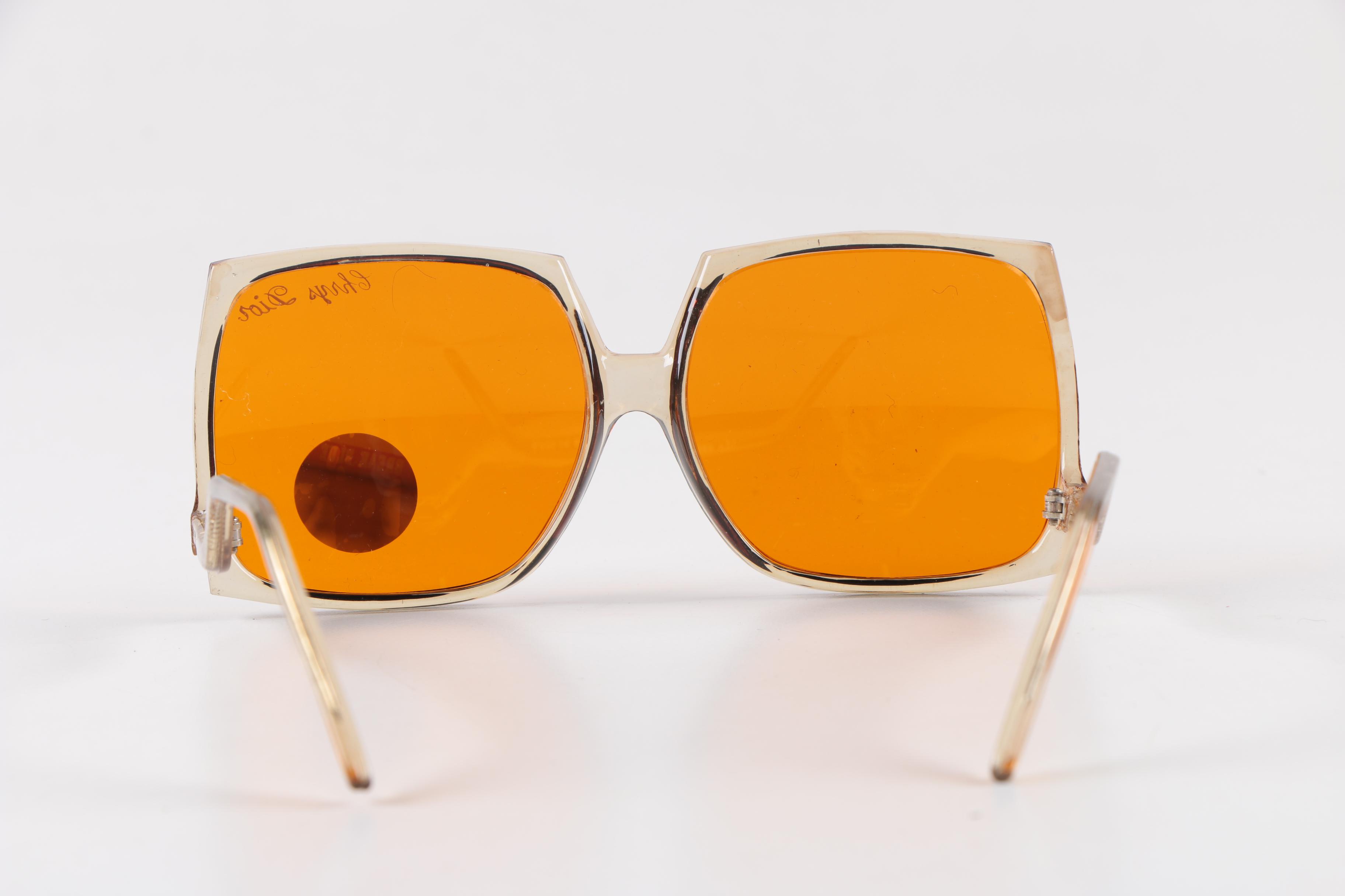 Women's Plastic Framed Sunglasses
