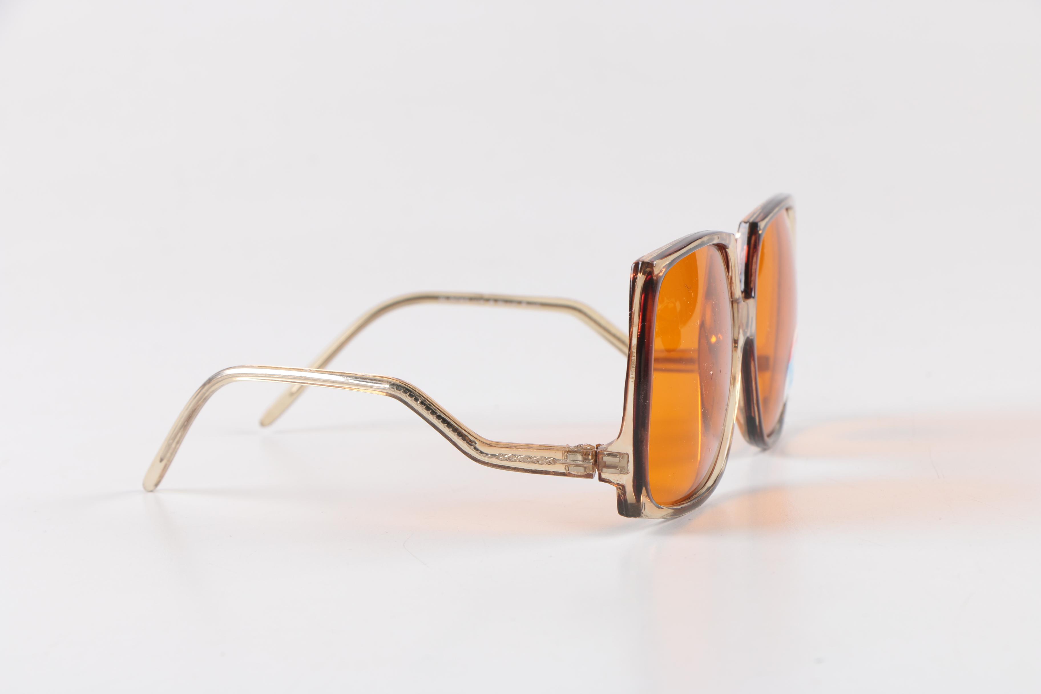 Women's Plastic Framed Sunglasses