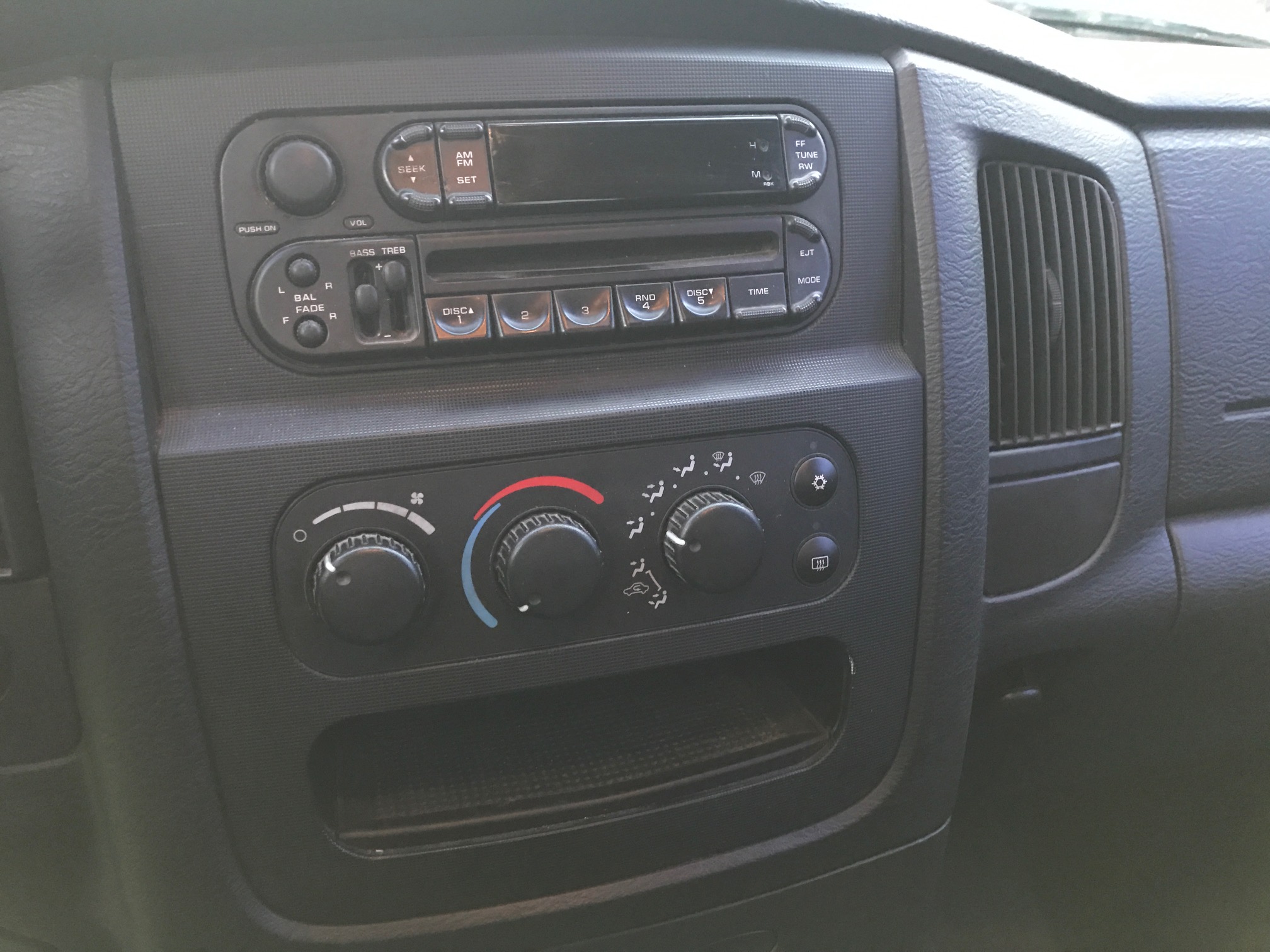 2004 Dodge Ram 1500 Pickup Truck