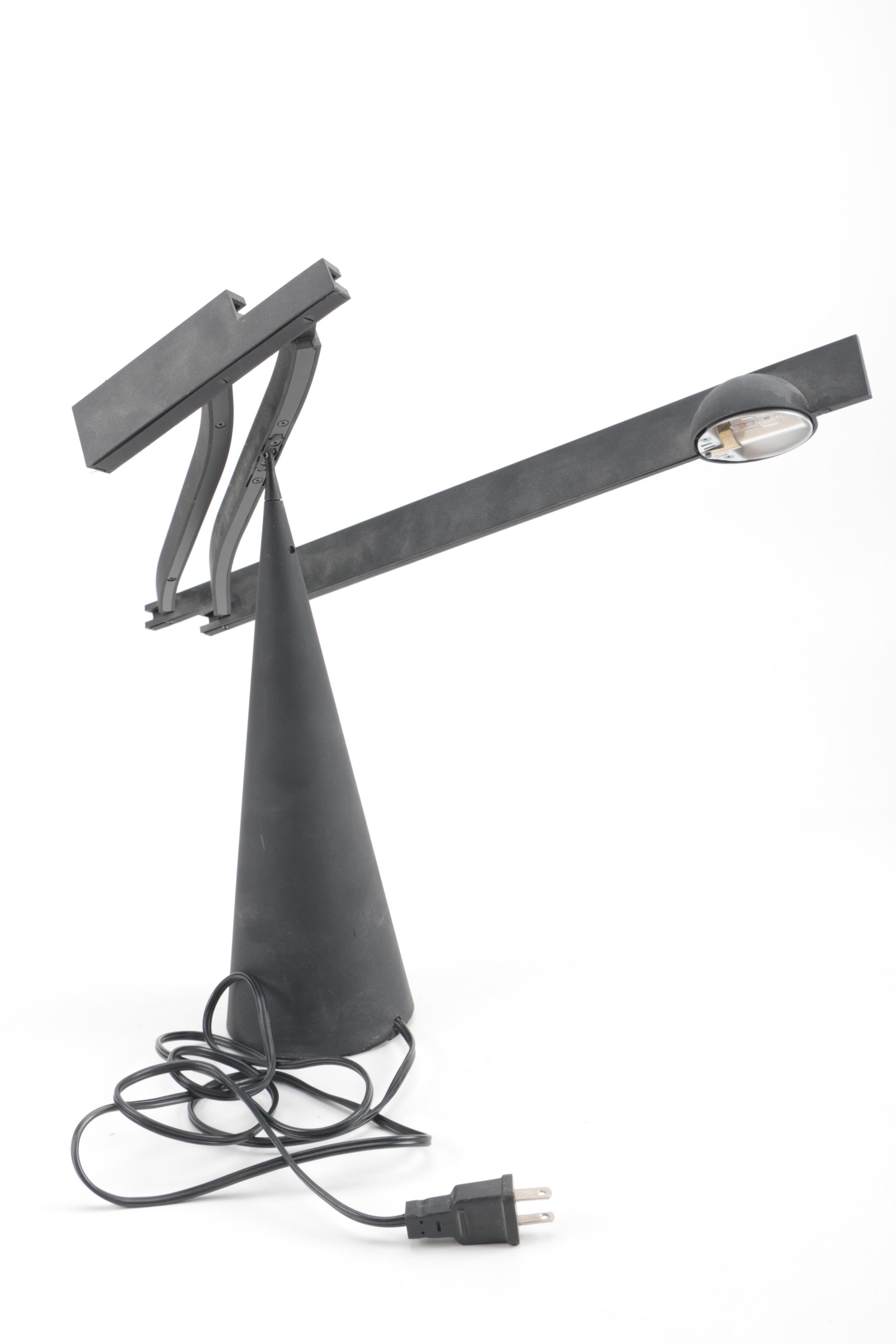 Modern Style Black Metal Cone Desk Lamp