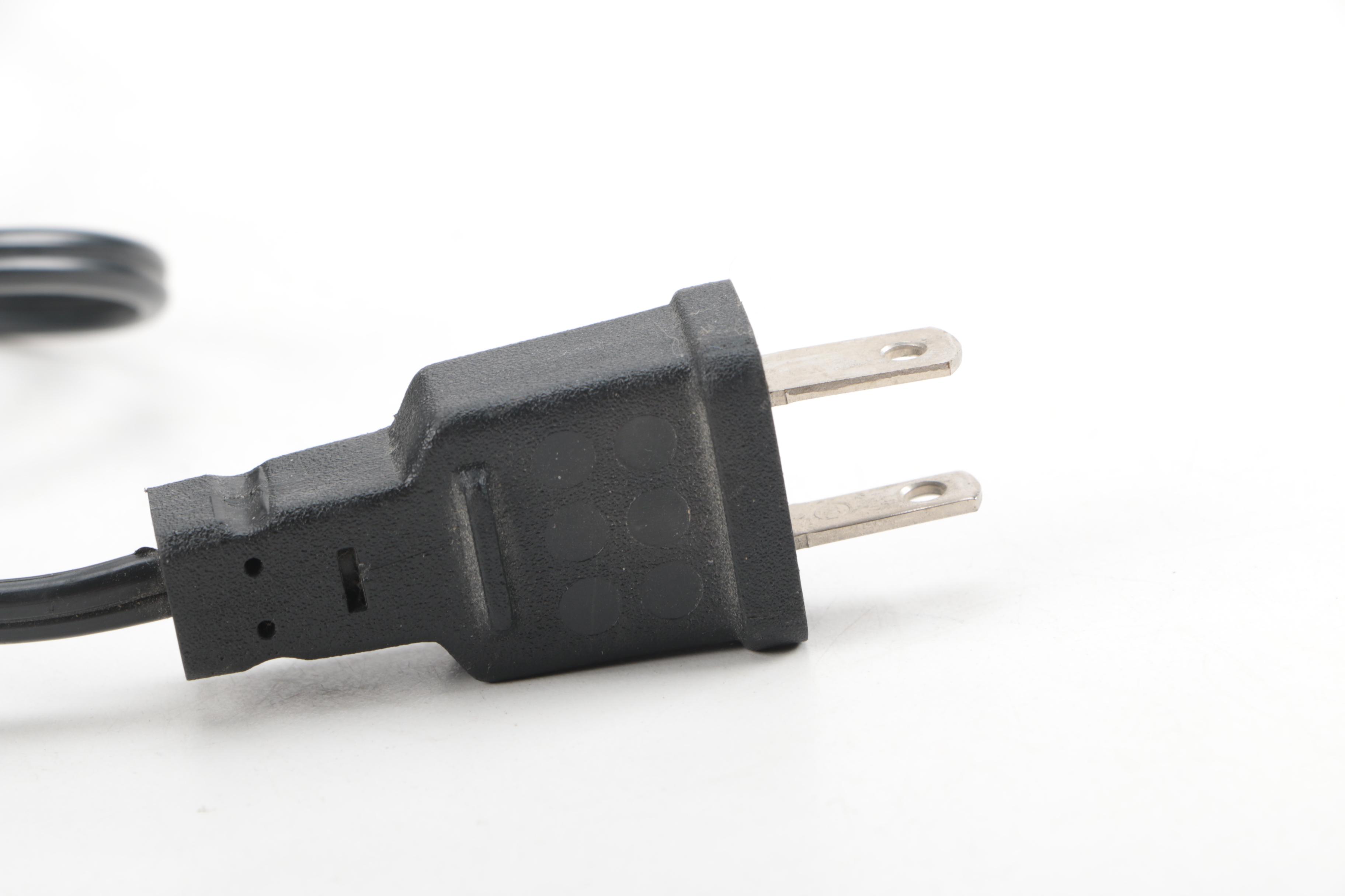 Modern Style Black Metal Cone Desk Lamp