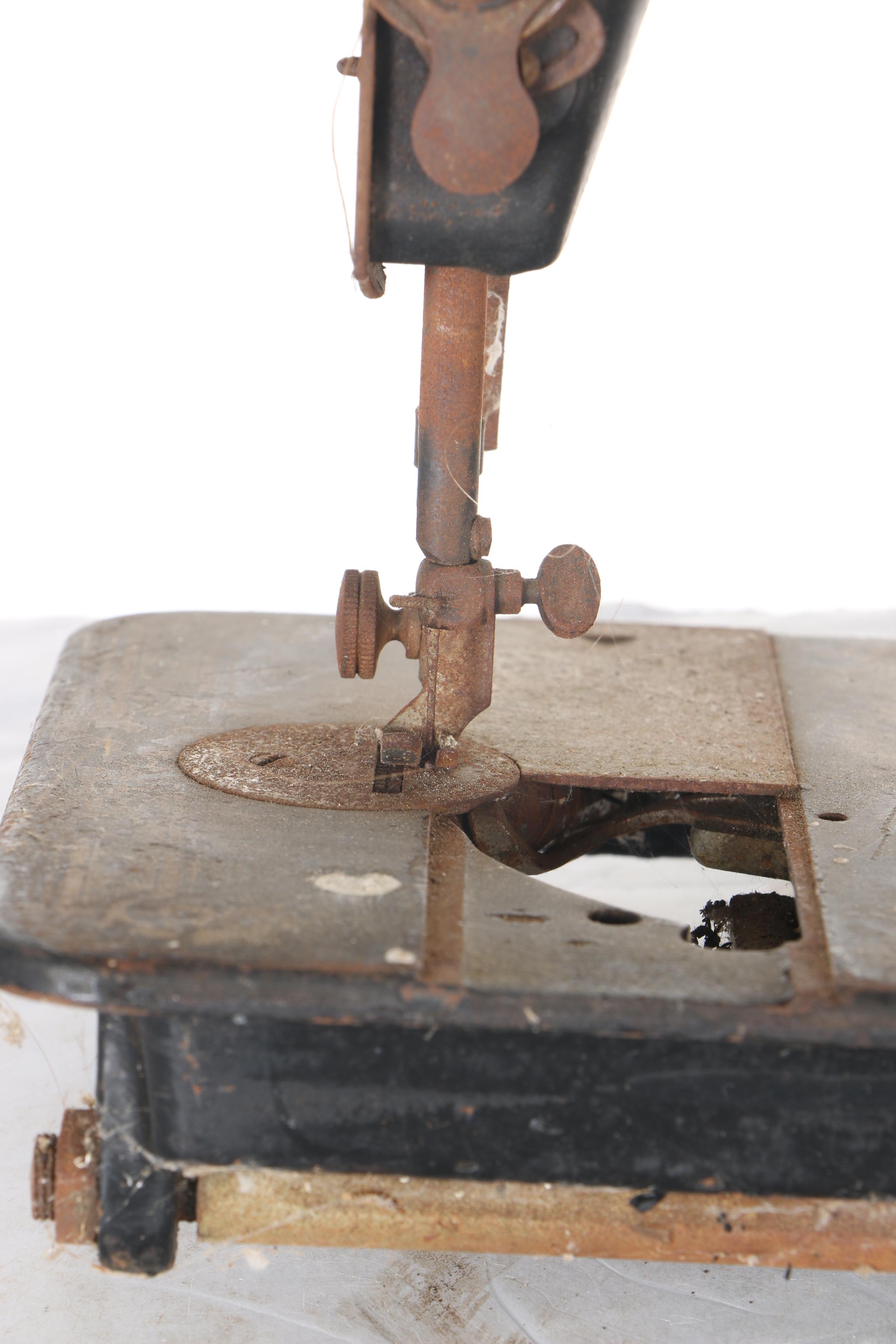 Antique Singer Hand Crank Sewing Machine