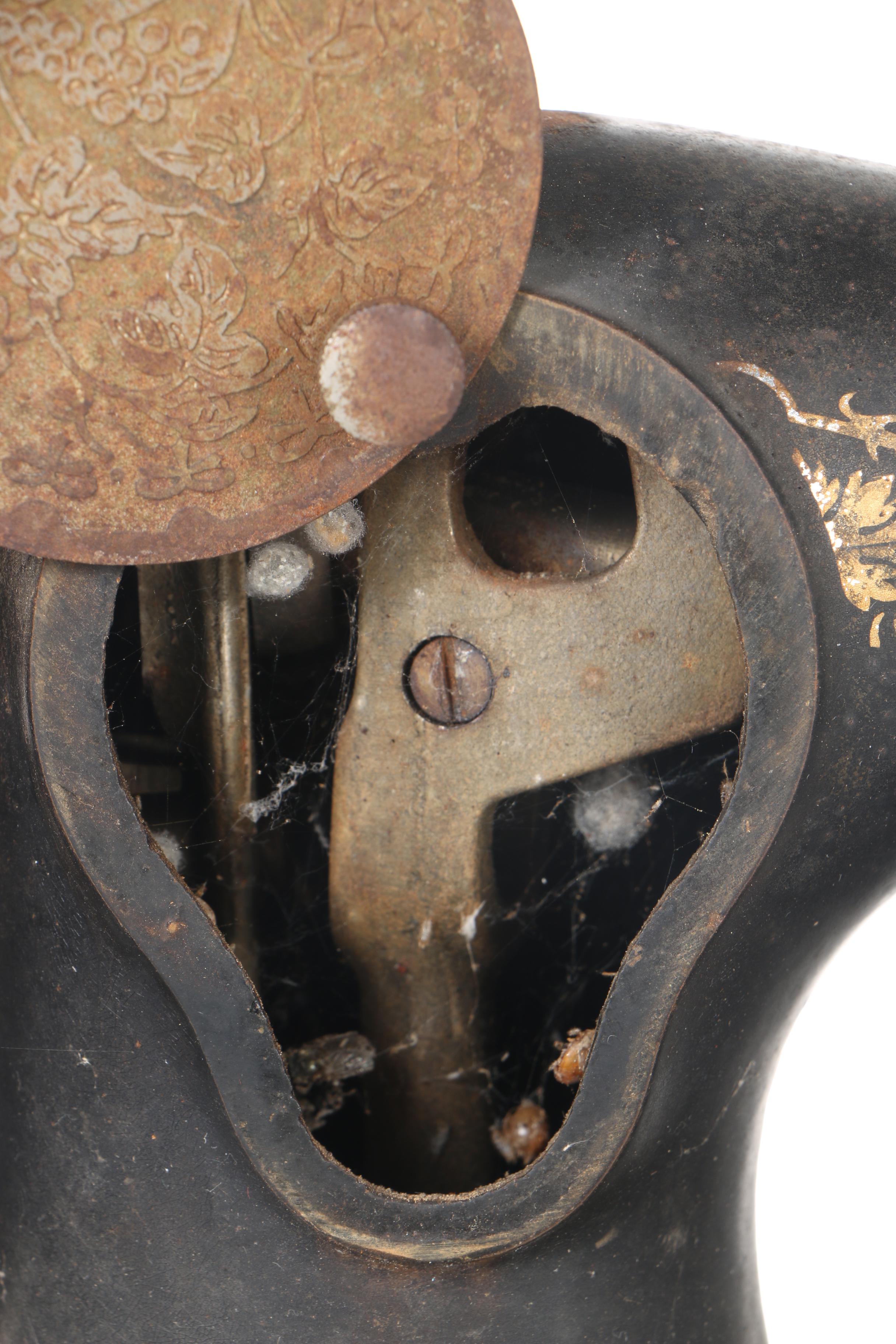 Antique Singer Hand Crank Sewing Machine