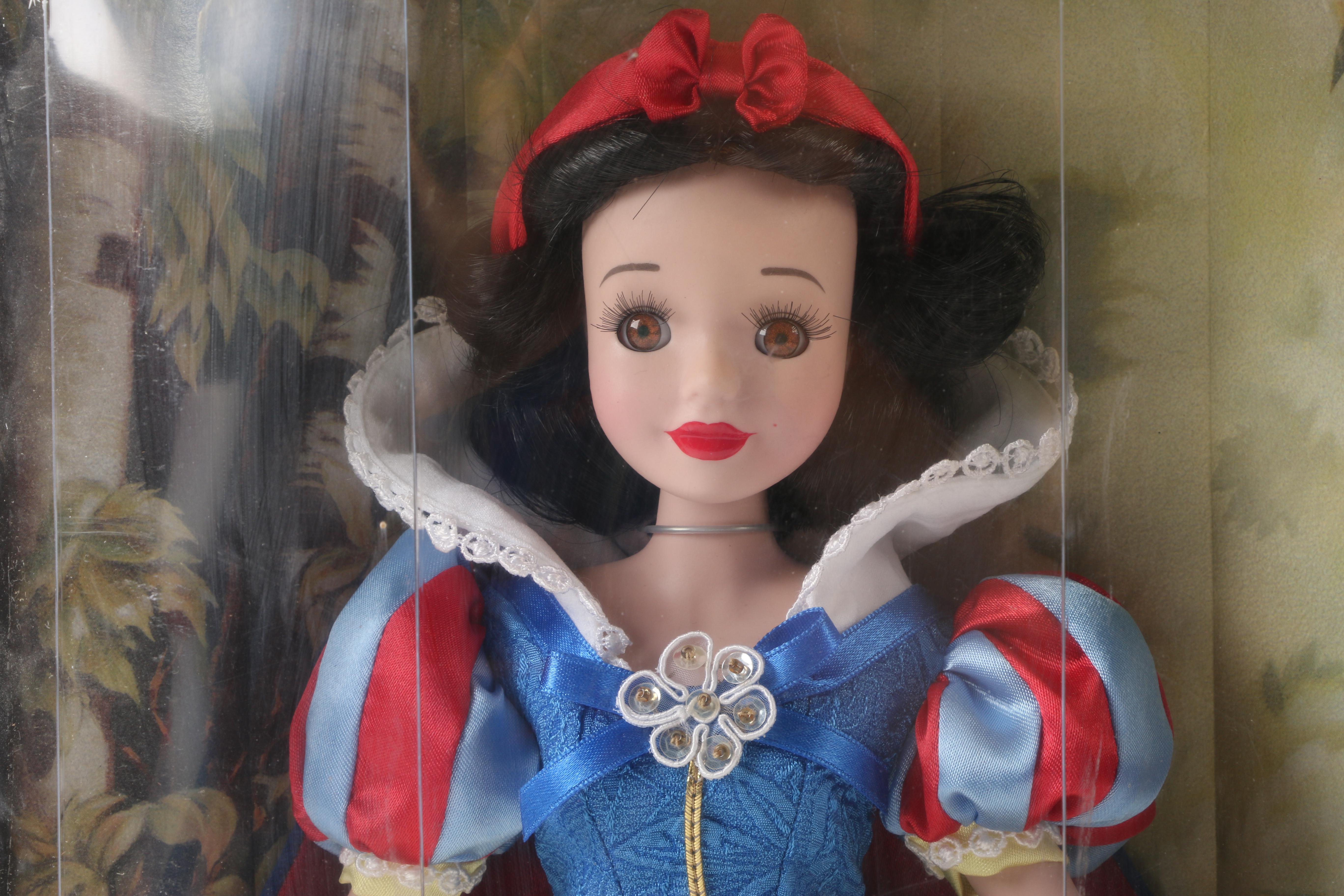 Disney Princess Snow White and Jasmine Porcelain Dolls