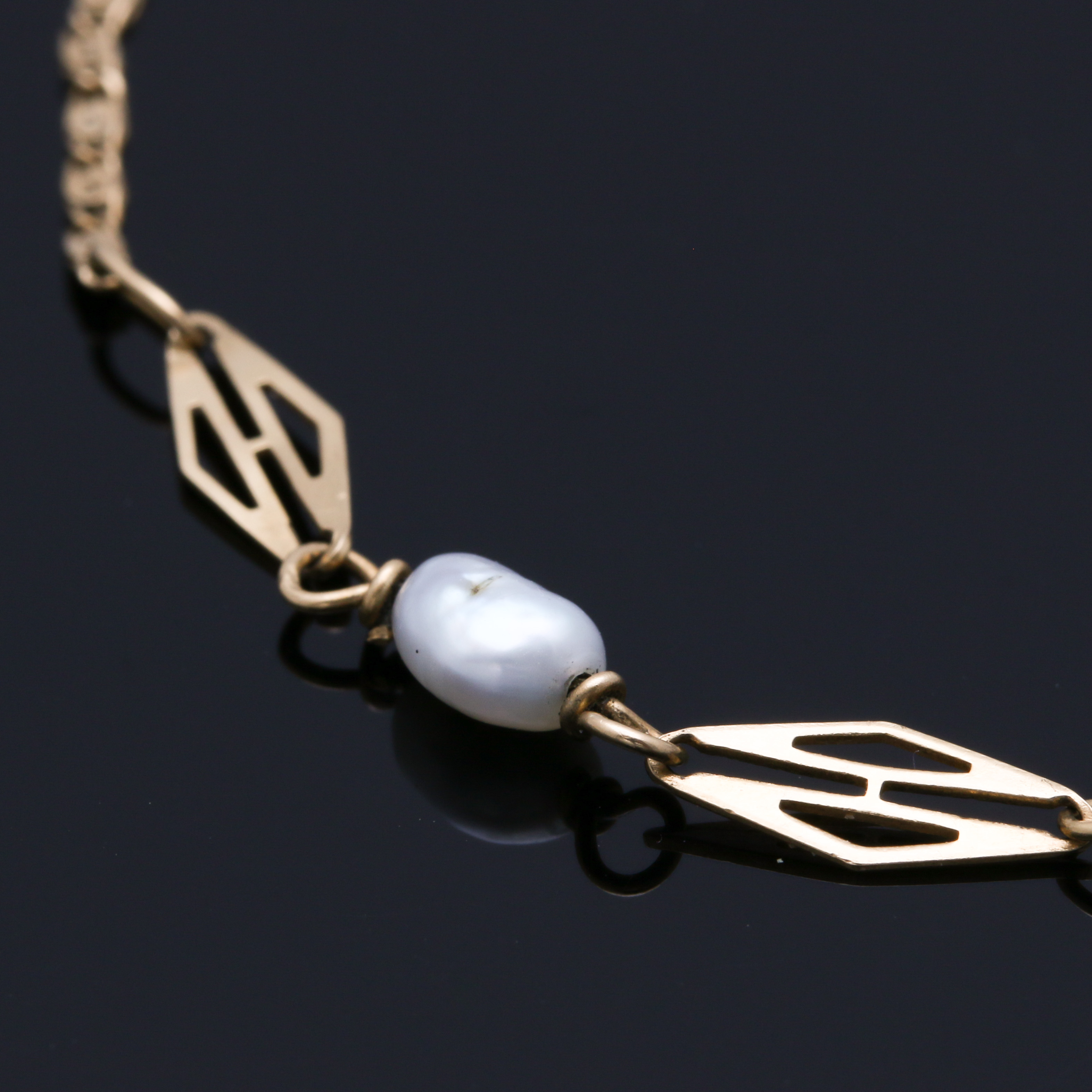 18K Yellow Gold Pearl Bracelet