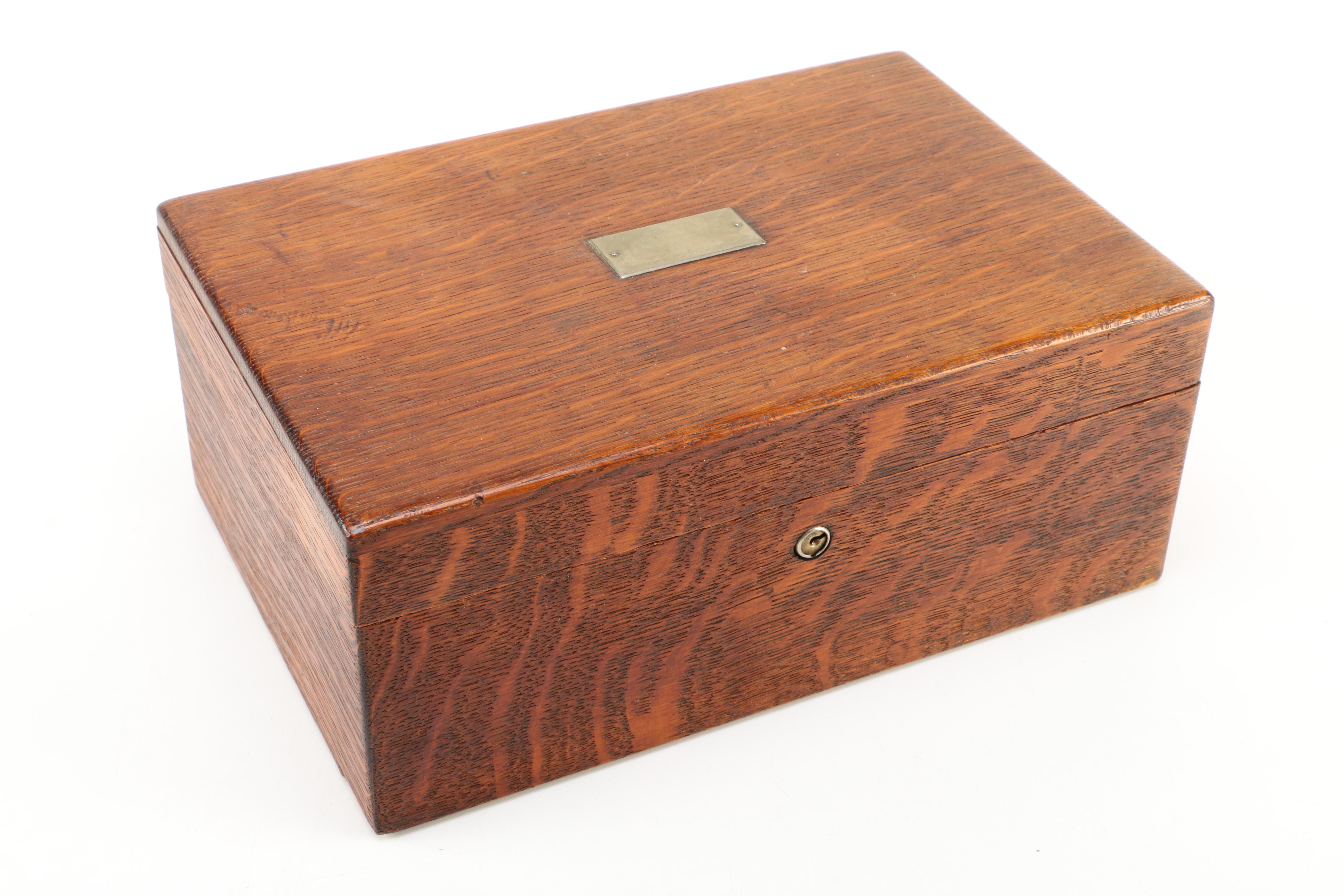 Oak Humidor With Smoking Pipes