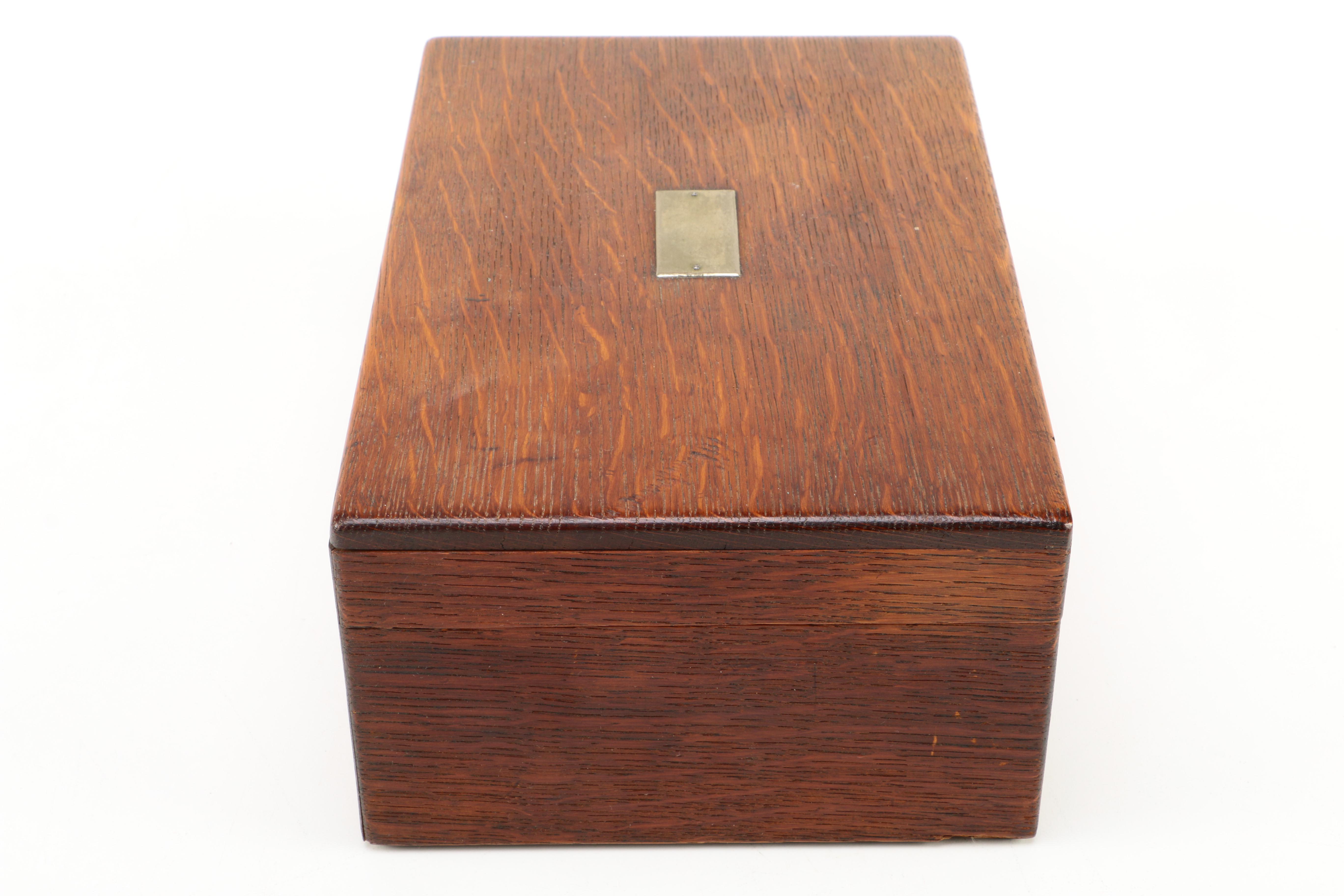 Oak Humidor With Smoking Pipes