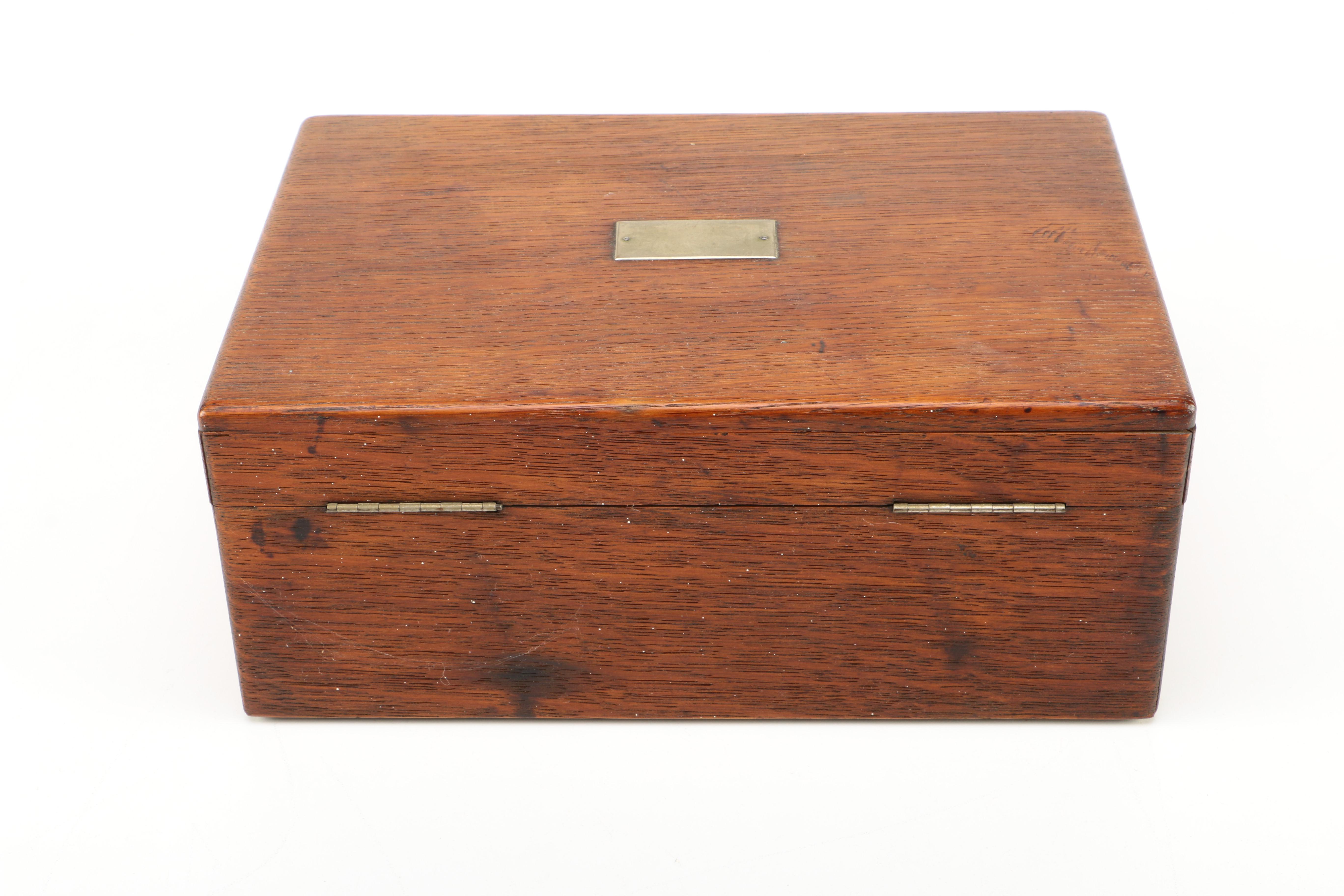 Oak Humidor With Smoking Pipes