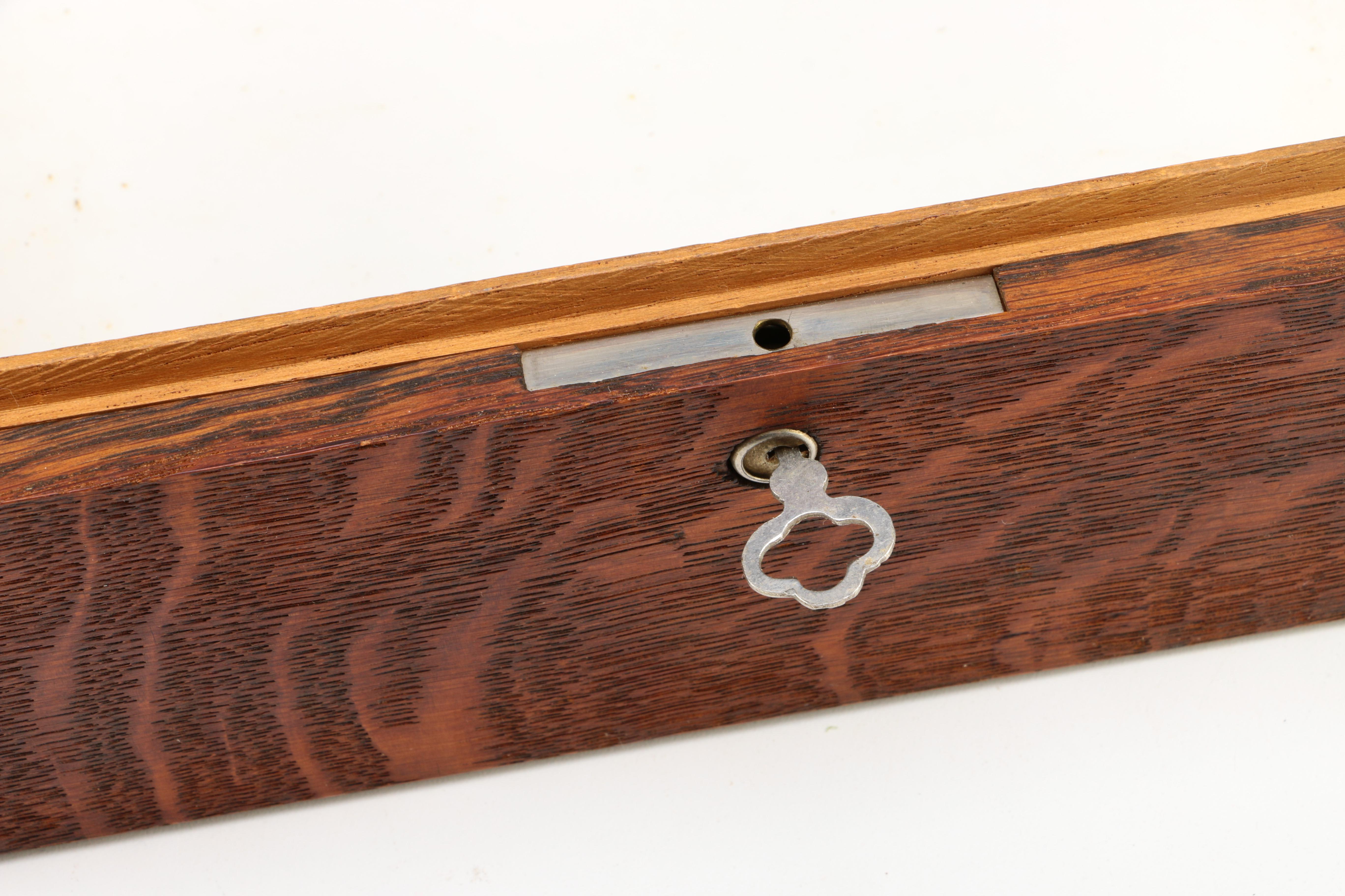 Oak Humidor With Smoking Pipes