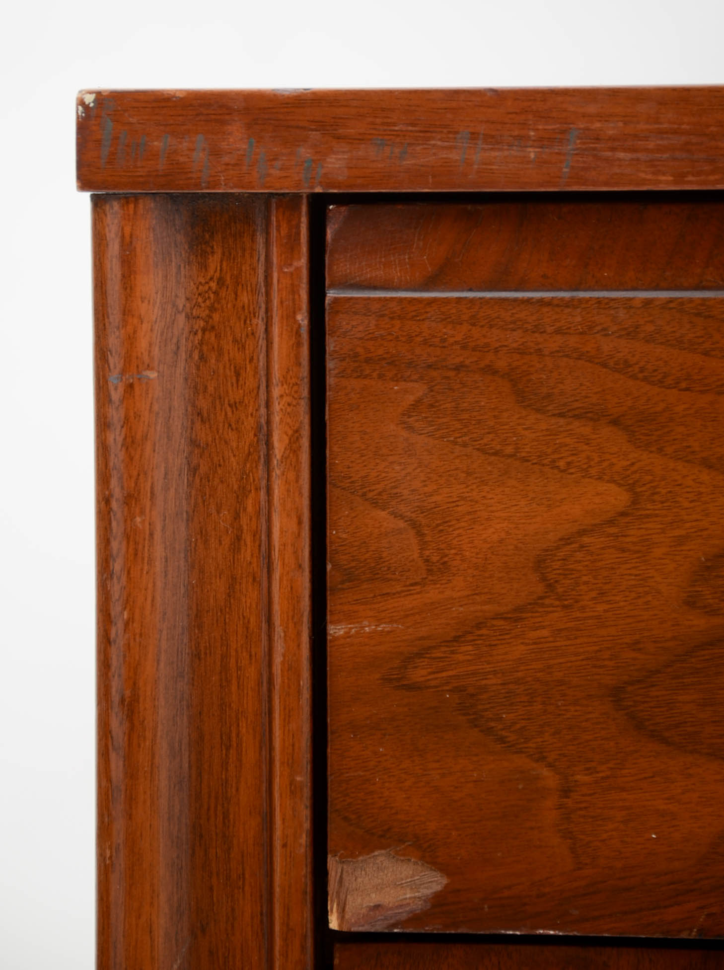 Kent-Coffey Mid Century Modern Chest of Drawers