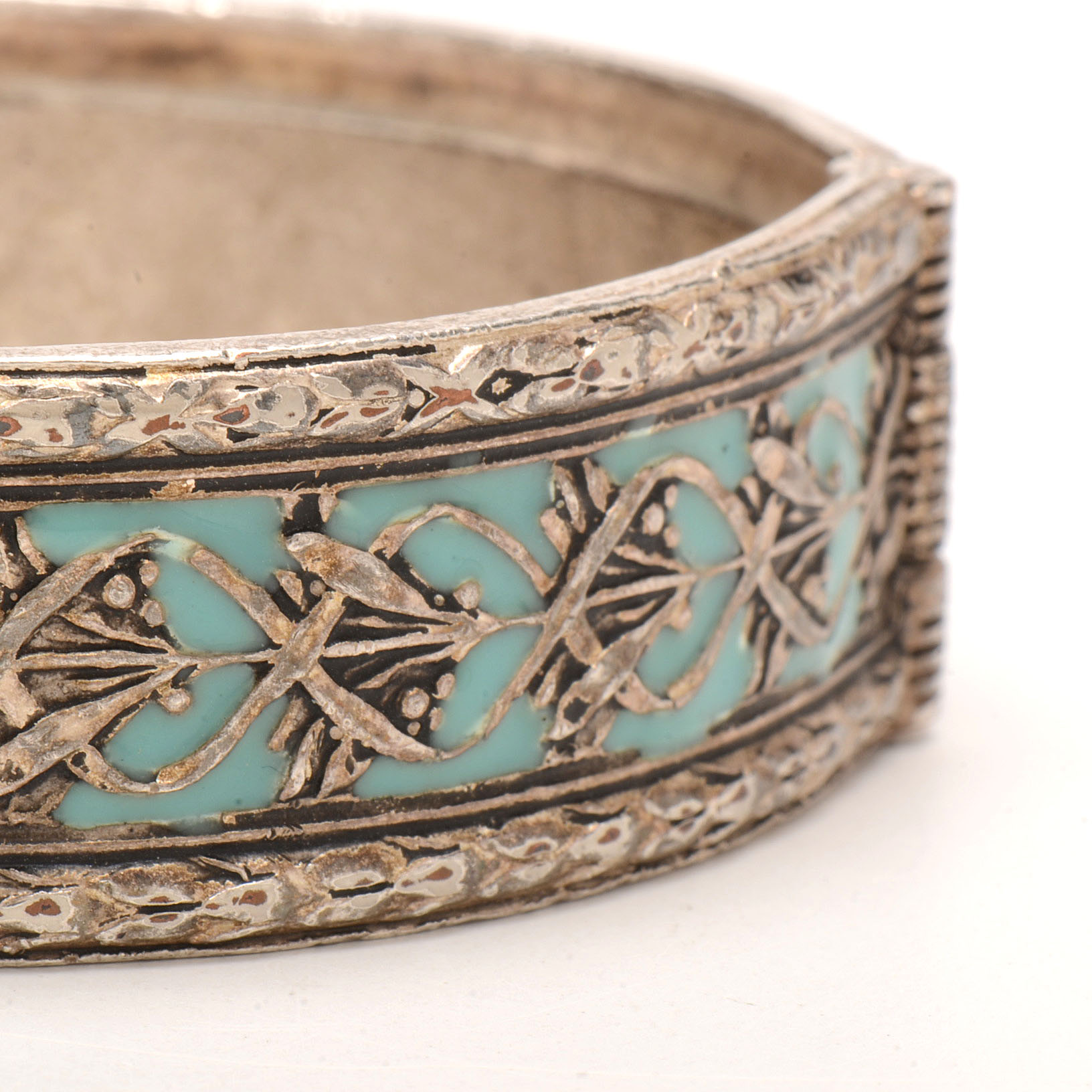 Vintage Enameled Hinged Bangle
