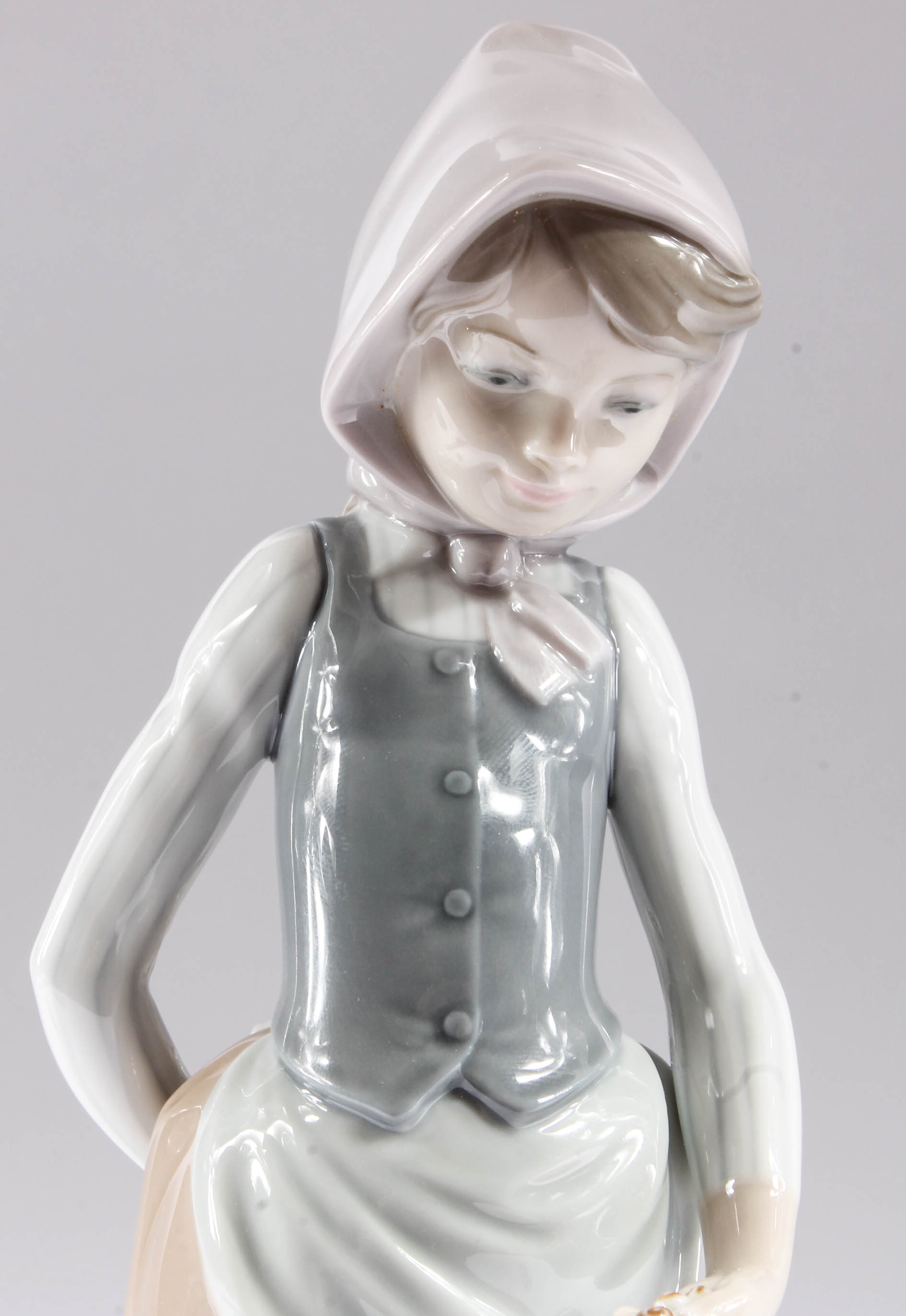 Lladró Figurine Depicting Girl Feeding Geese