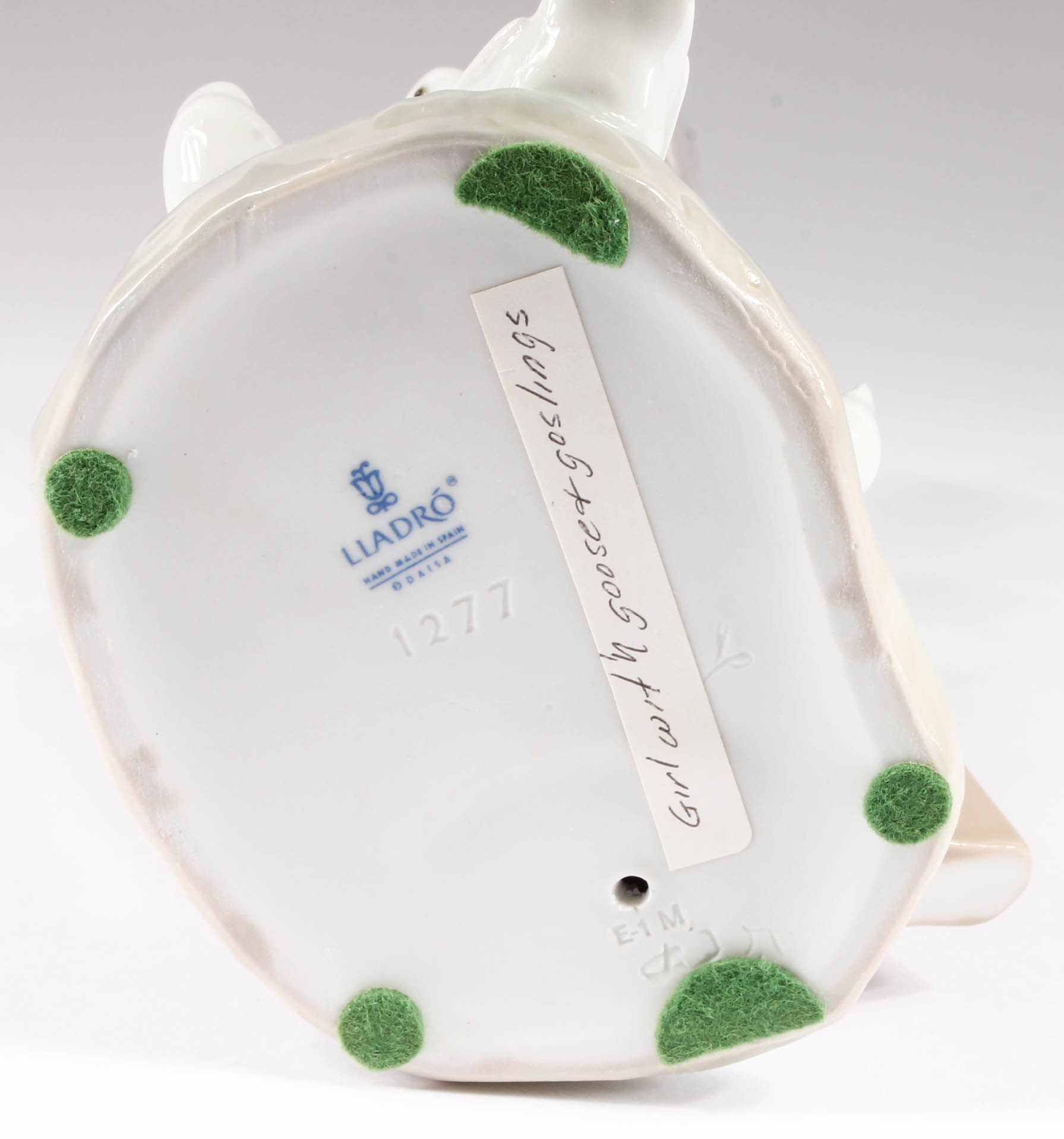 Lladró Figurine Depicting Girl Feeding Geese