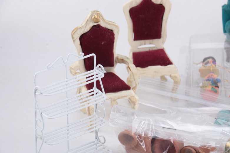 Dollhouse Furniture, Miniature Dolls and Accessories