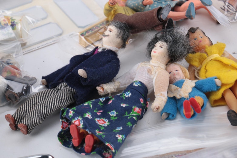 Dollhouse Furniture, Miniature Dolls and Accessories