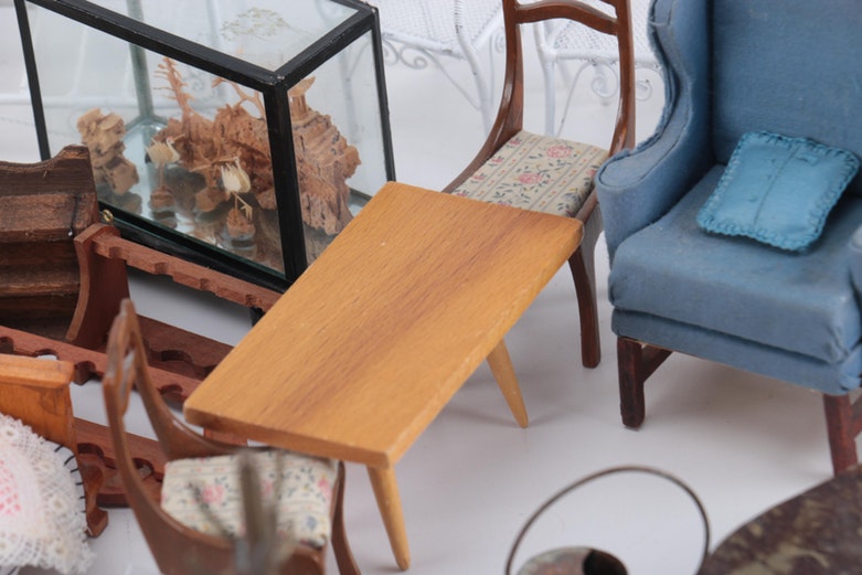 Dollhouse Furniture, Miniature Dolls and Accessories