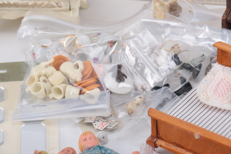 Dollhouse Furniture, Miniature Dolls and Accessories