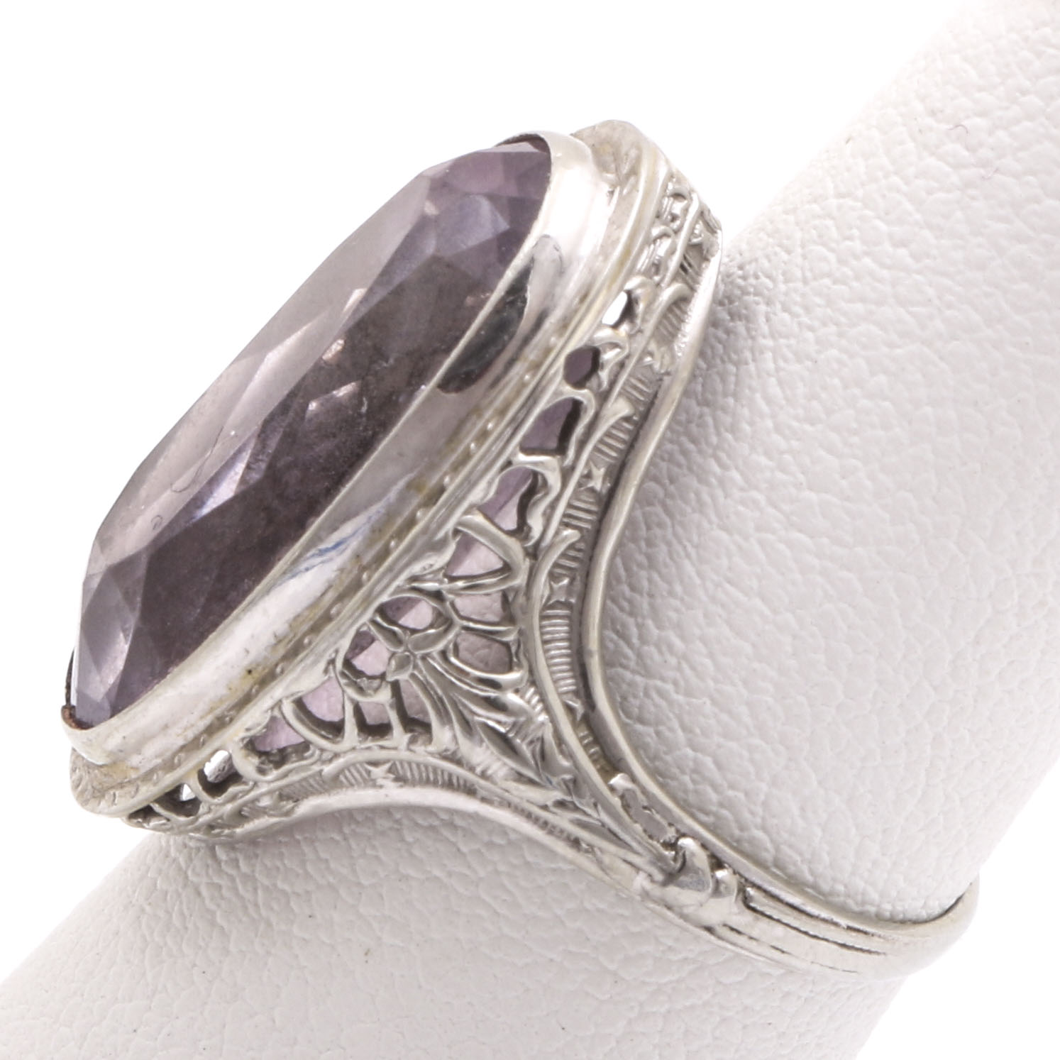 18K White Gold Amethyst Ring