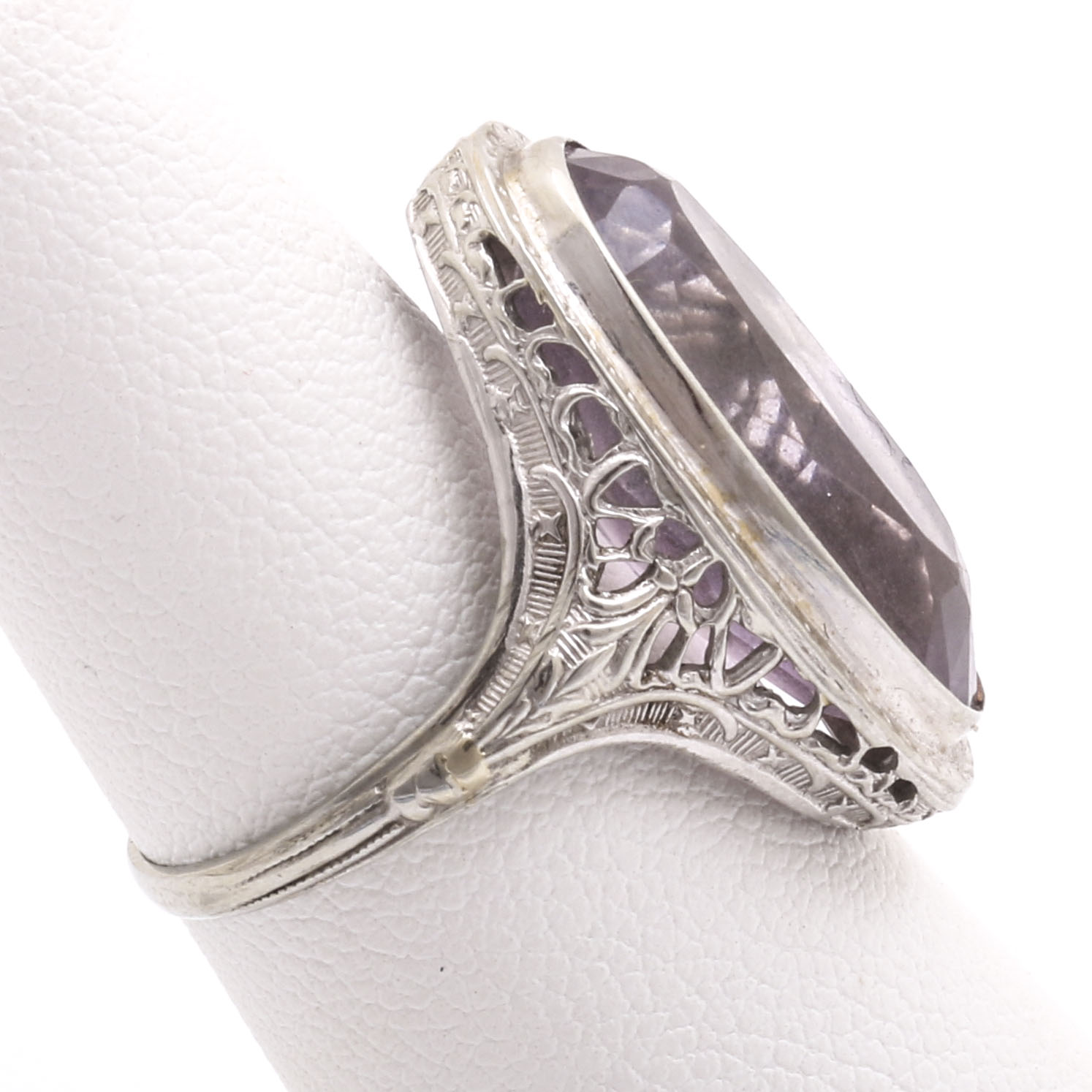 18K White Gold Amethyst Ring