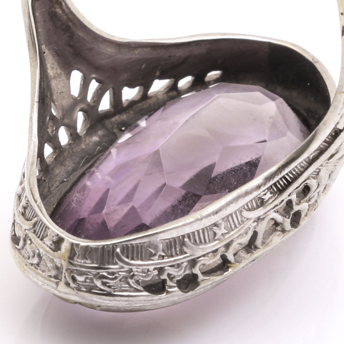 18K White Gold Amethyst Ring