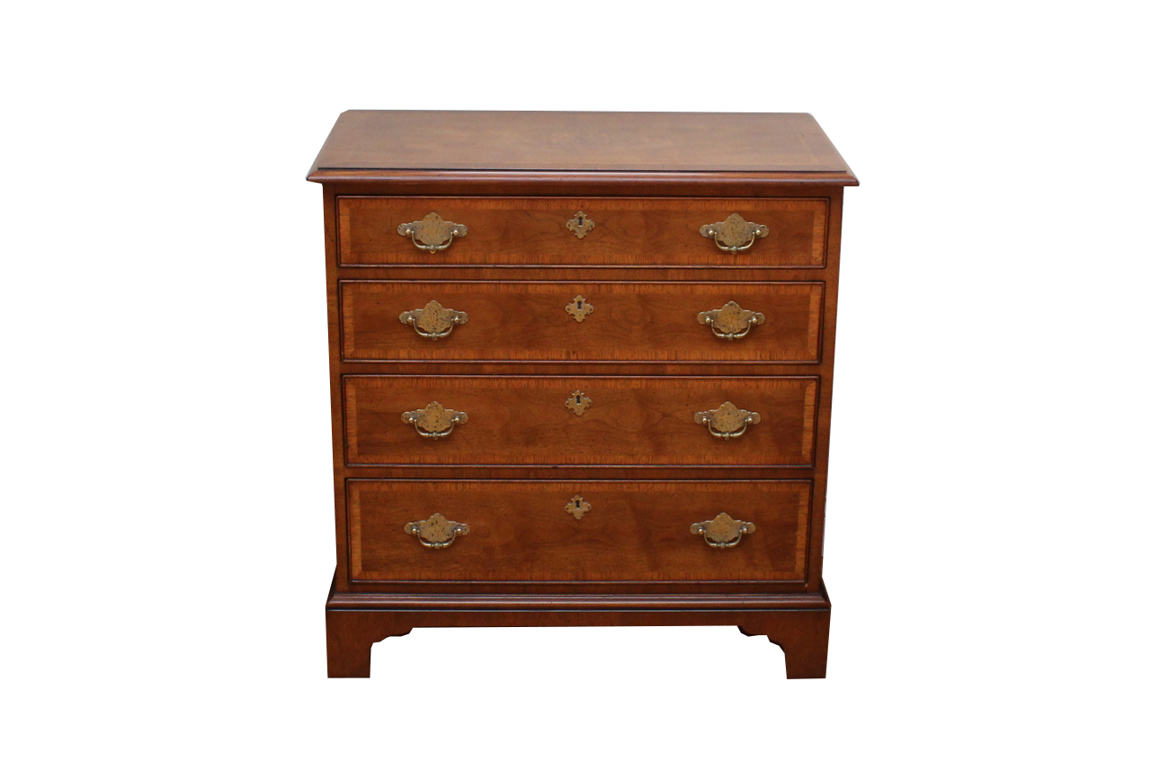 Henredon Fine Furniture Chest of Drawers with Wall Mirror