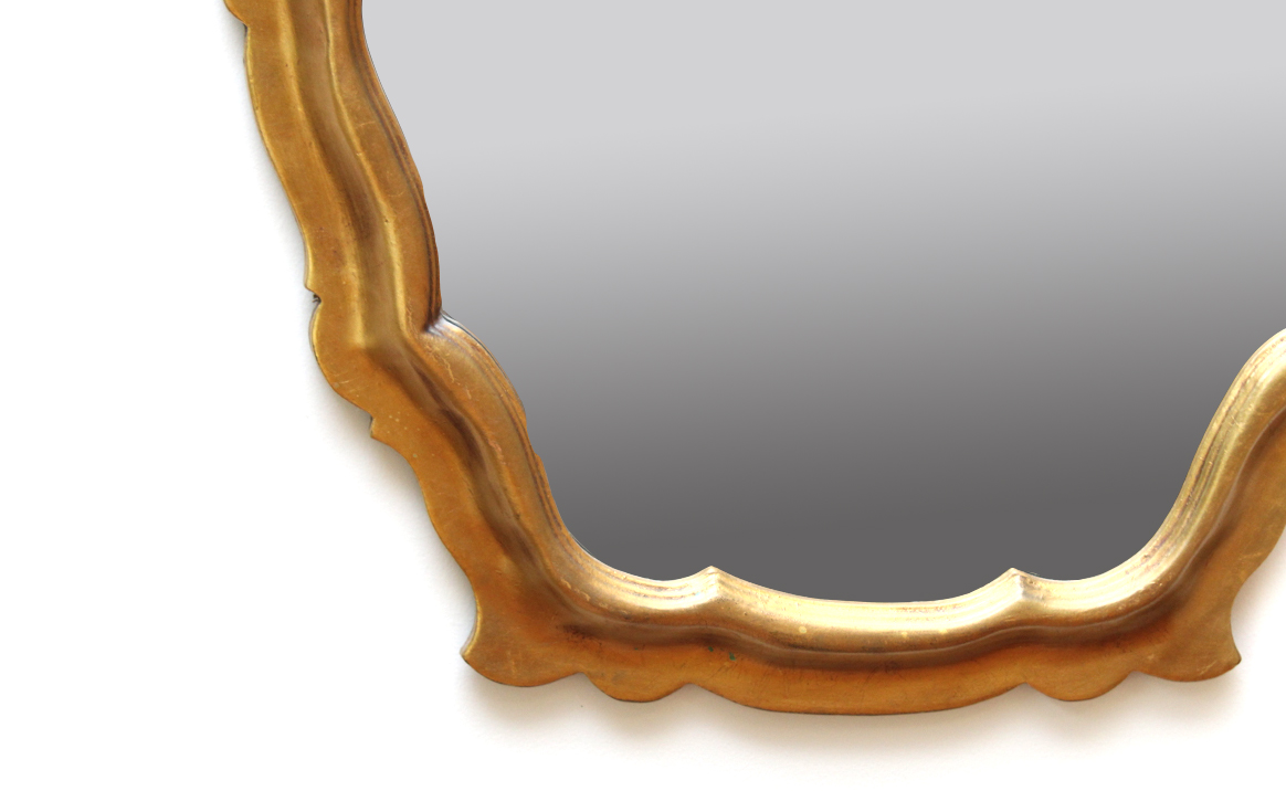 Henredon Fine Furniture Chest of Drawers with Wall Mirror