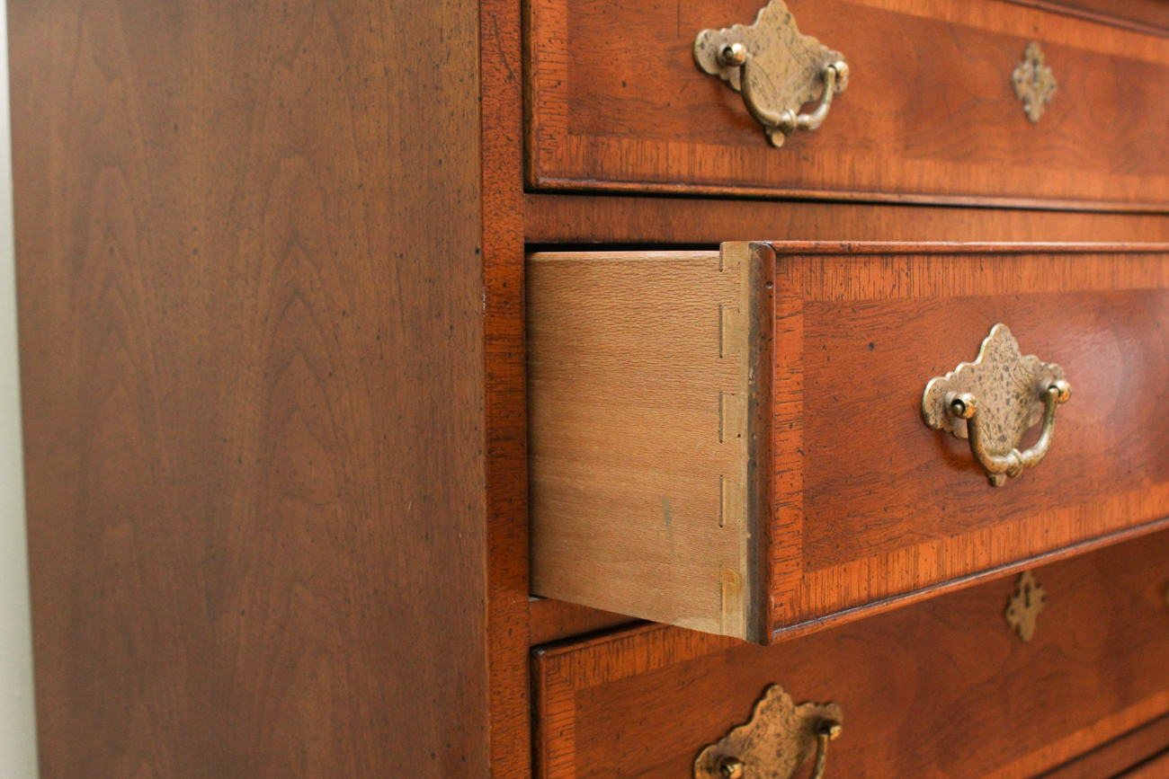 Henredon Fine Furniture Chest of Drawers with Wall Mirror