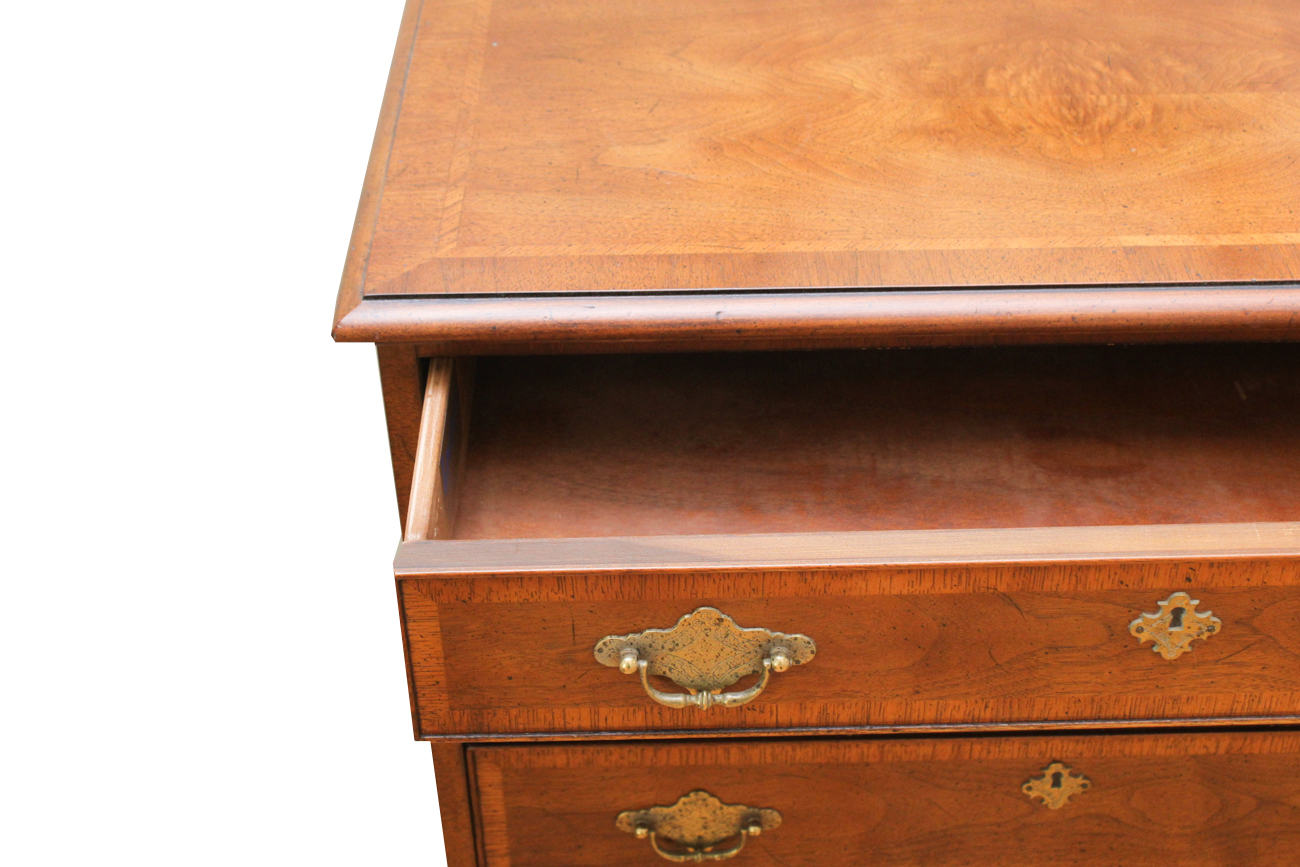 Henredon Fine Furniture Chest of Drawers with Wall Mirror