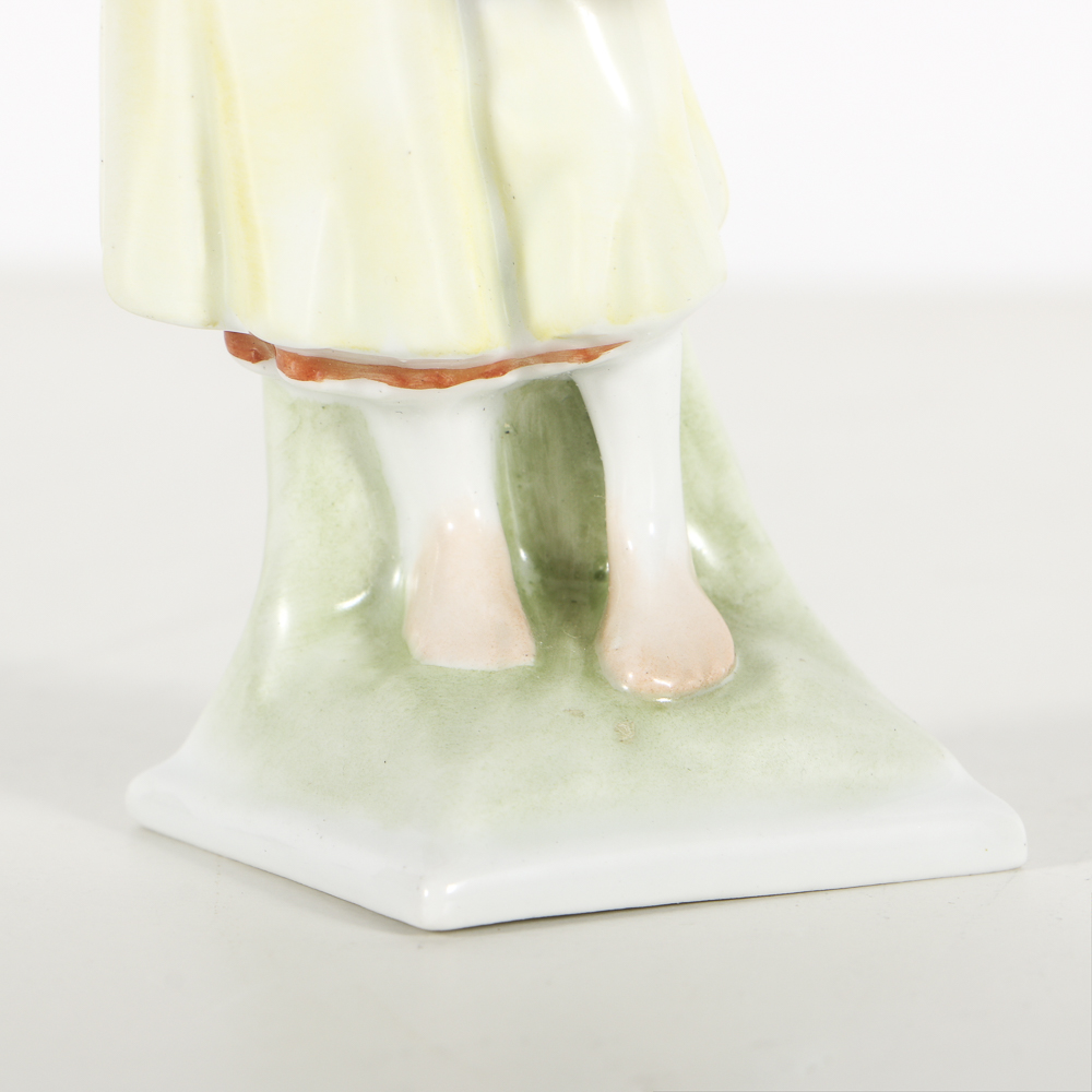 Herend Porcelain Figurine Of A Girl With Wheat